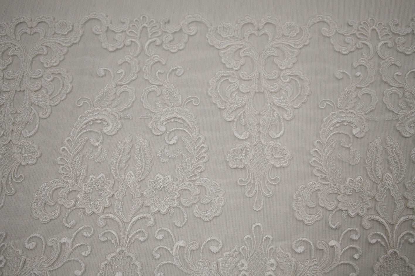 Elegant Casta Ivory Embroidered Tulle Wedding Veil - Perfect for Bridal Gowns, Ceremonies & Special Occasions