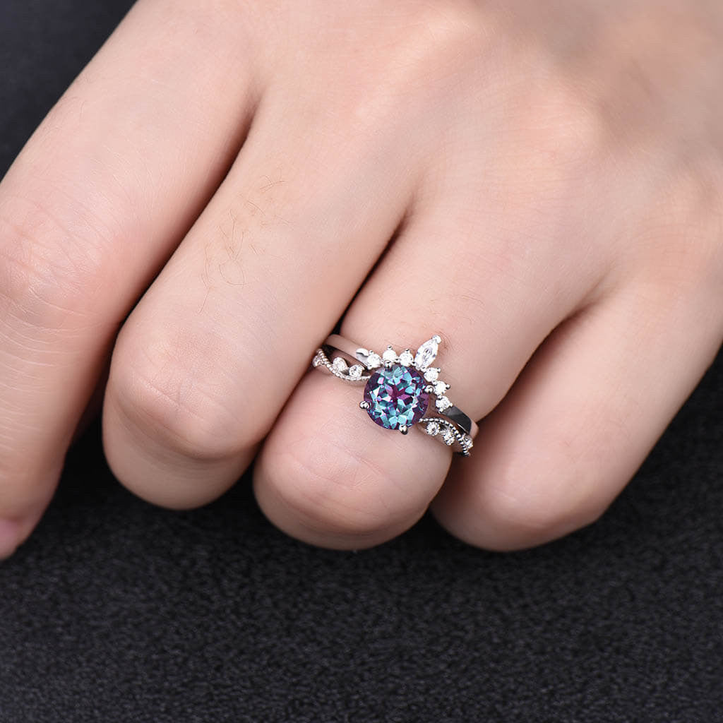 Exquisite Milgrain Round Alexandrite & Moissanite Engagement Ring Set - Stackable Wedding Band for Women - Perfect for Proposals, Anniversaries, and Bridal Jewelry