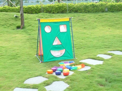 Everrich Face Target Toss Game - Fun Outdoor Party Game for Kids & Adults - Perfect for Backyard, Picnic, Beach and Camping Activities