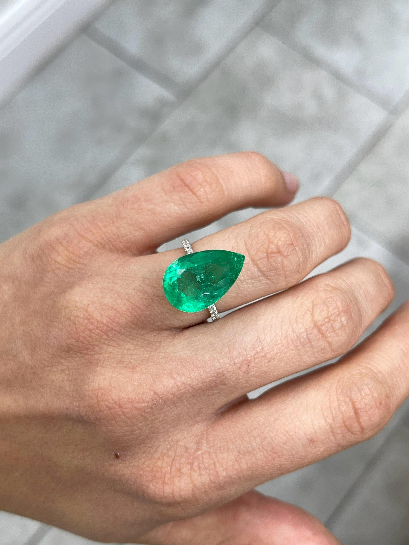 9.10 Carat 18x12mm Yellowish Green Loose Teardrop Natural Colombian Emerald Gemstone for Jewelry Making, Engagement Rings & Luxury Gifts
