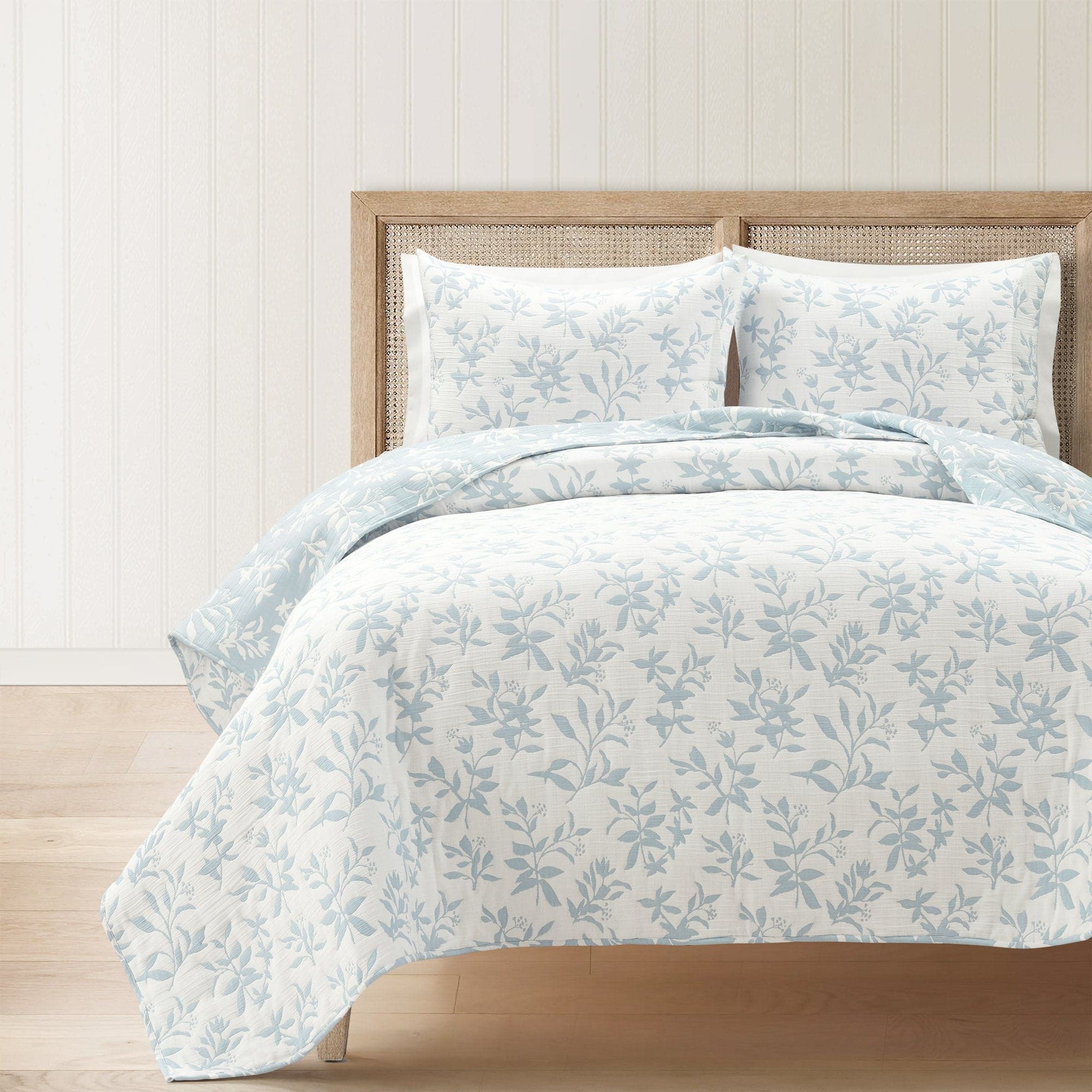 Floral Jacquard Reversible Soft Matelassé 3-Piece Quilt Set - Queen Size Bedding for Cozy Bedroom Decor