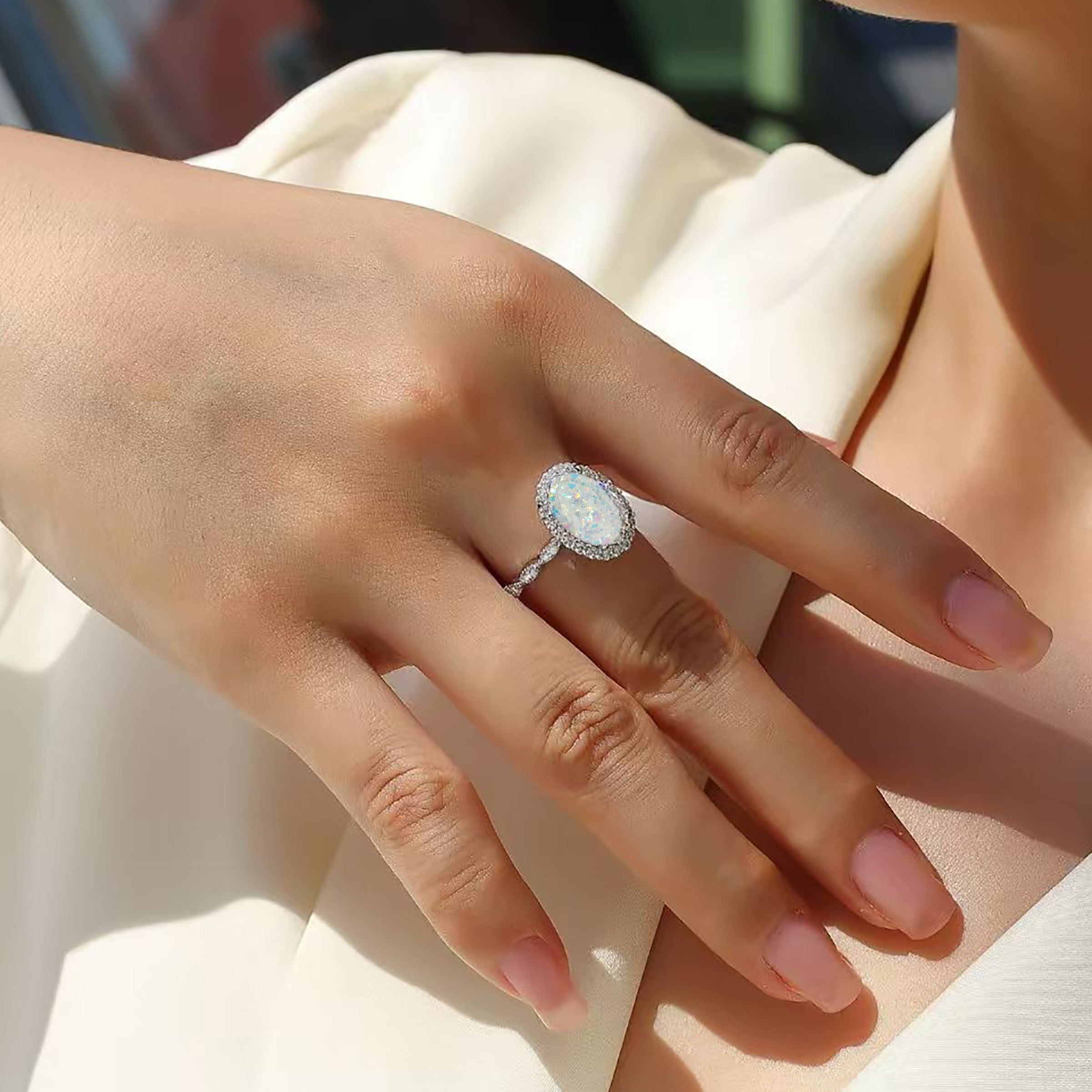Luminous Aura: Ashes Ring - Elegant Memorial Jewelry for Loved Ones | Perfect for Remembrance Ceremonies & Special Occasions