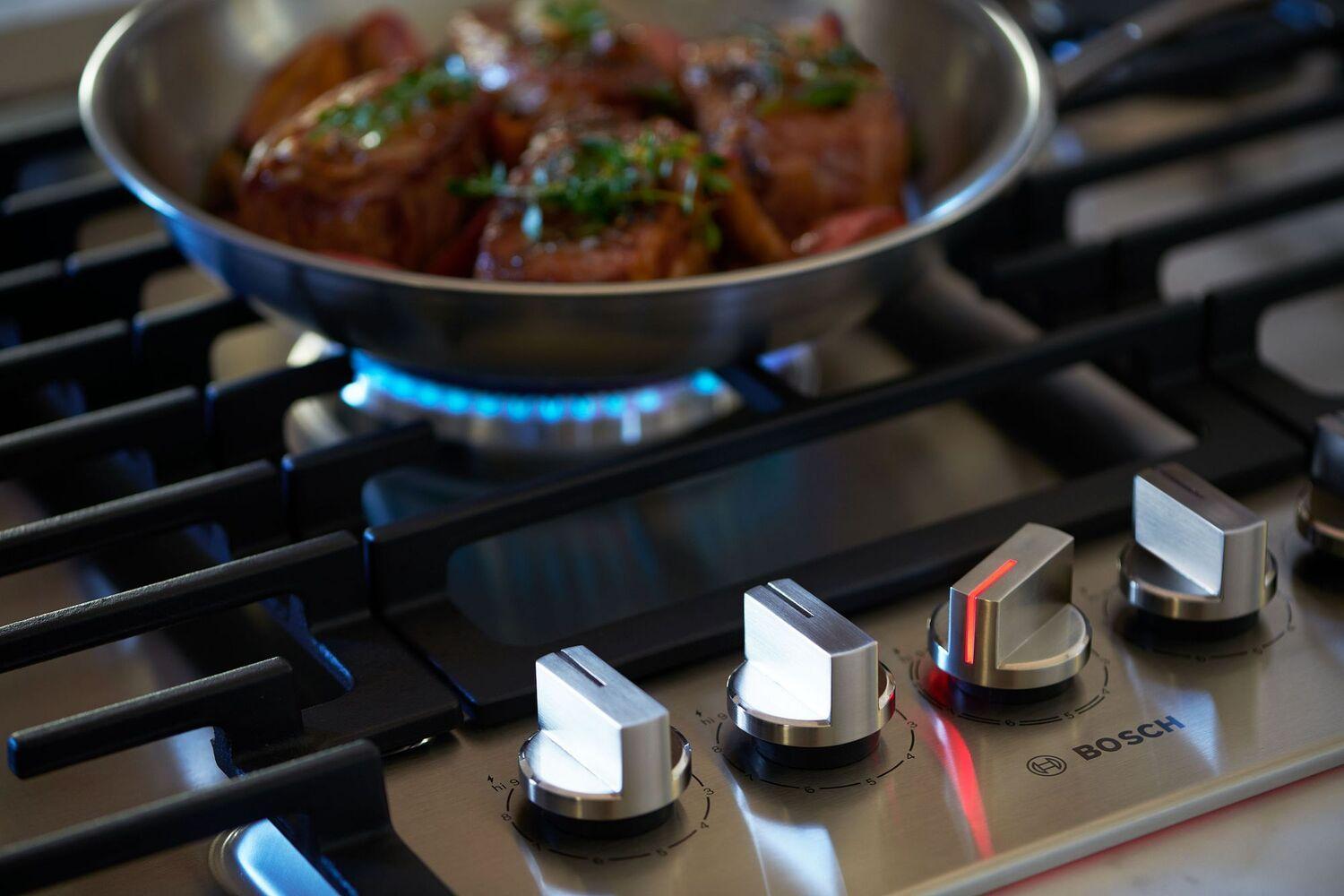 Bosch NGM8659UC 800 Series 36-Inch Stainless Steel Gas Cooktop - Professional 5 Burner Stovetop for Modern Kitchen Cooking, Grilling & Entertaining