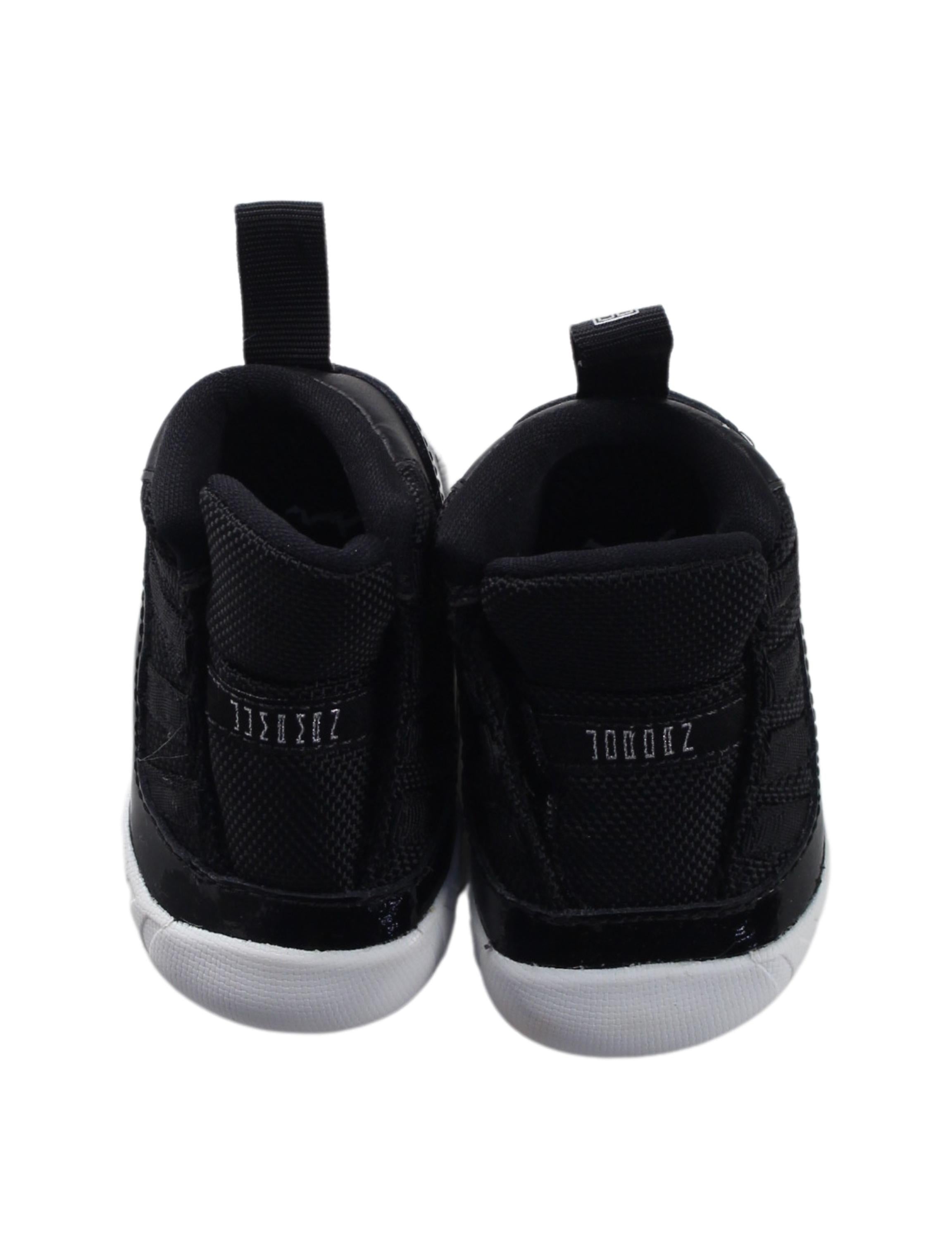 Air Jordan Slip-On Sneakers Size EU 17 - Comfortable Men's Basketball Shoes for Casual Wear & Street Style