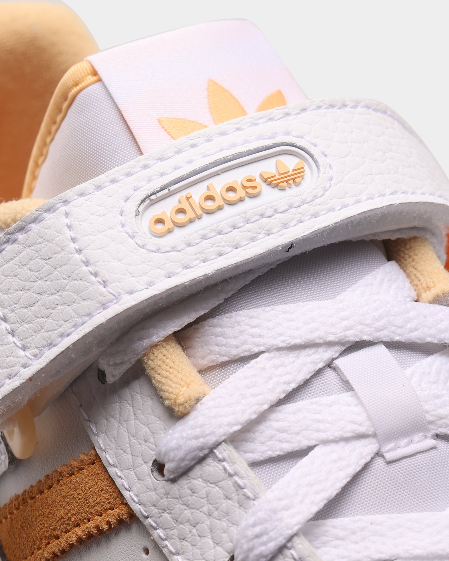 Adidas Forum Low Sneakers - Cloud White/Pulse Amber/Orange Rush - Men's Casual Shoes for Streetwear & Everyday Comfort