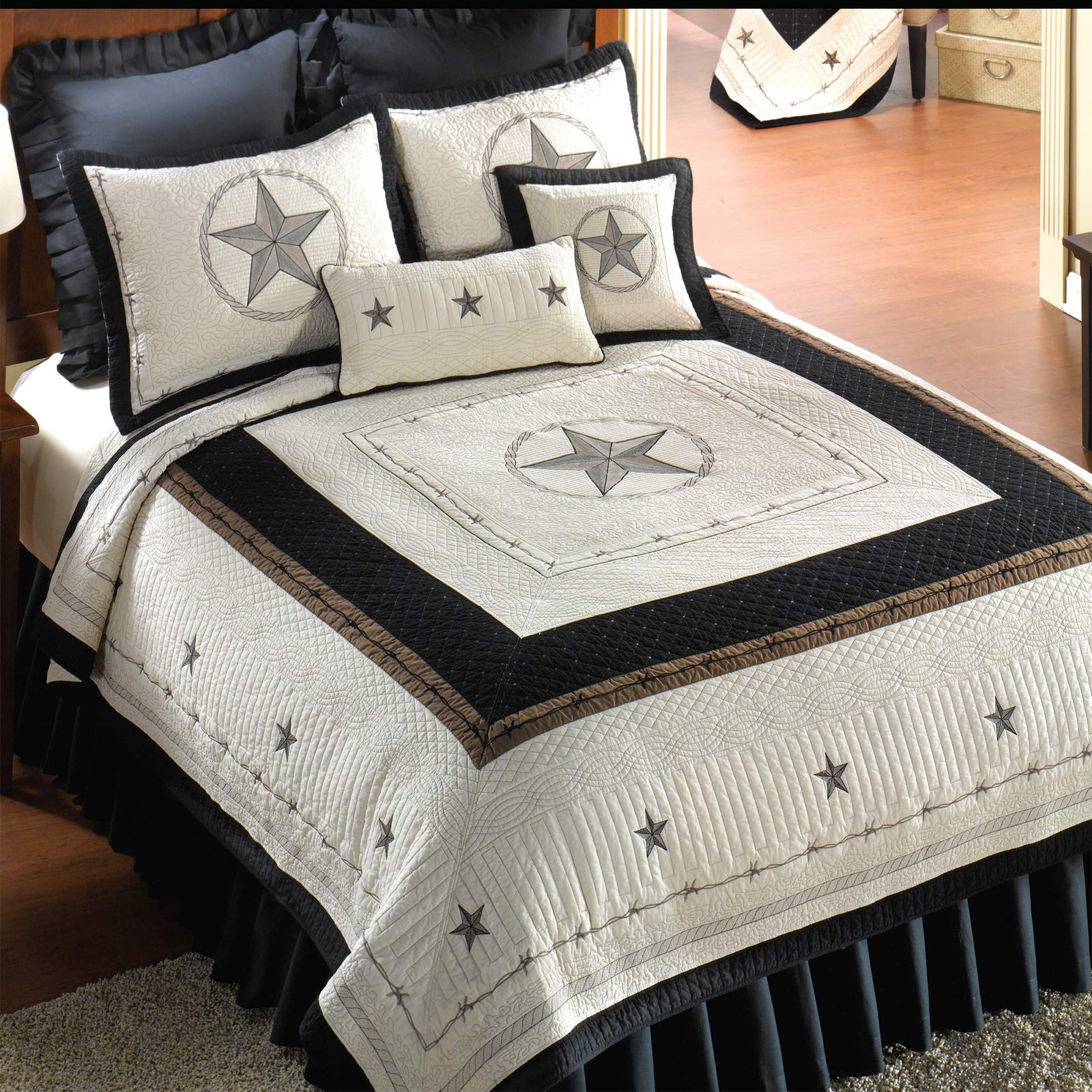 Donna Sharp King Quilt - Texas Pride Lodge Quilt with Embroidered Barbed Wire & Star Design - Machine Washable - Perfect for Rustic Bedroom Decor, Cabin Retreats & Western-Themed Home Staging