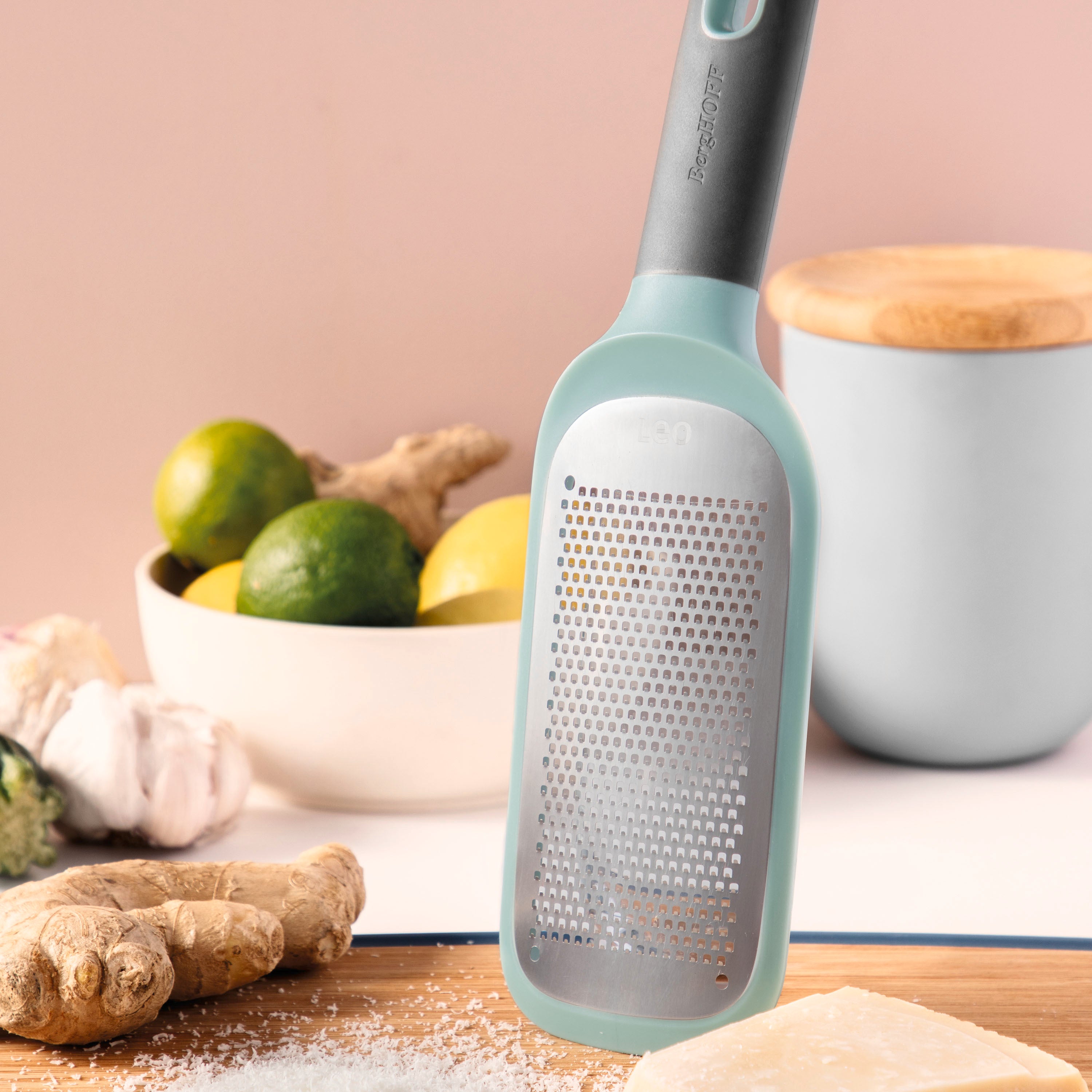 BergHOFF Leo Fine Paddle Grater 10.75 Inch - Premium Kitchen Grater for Cheese, Zucchini & Vegetables - Ergonomic Green Design - Perfect for Cooking, Baking & Meal Prep