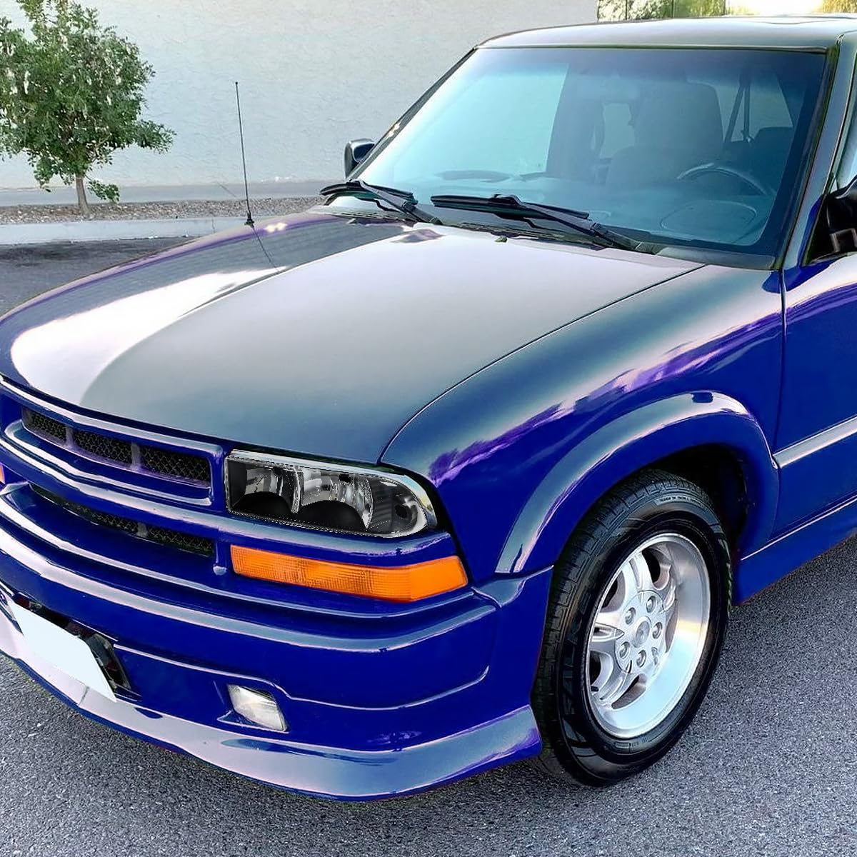 98-04 Chevy S10 Blazer Pickup Euro Black Headlight Assembly - Replacement Driving Lamps for Improved Night Visibility - Perfect for Off-Roading & Daily Commuting