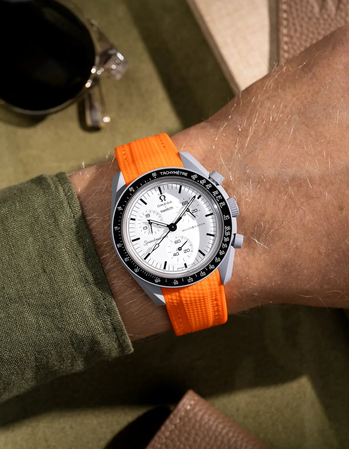 Curved Vertech Rubber Watch Strap - Durable & Comfortable Orange Sport Band for Garmin, Fitbit, Samsung & Apple Watch - Perfect for Running, Swimming & Outdoor Activities