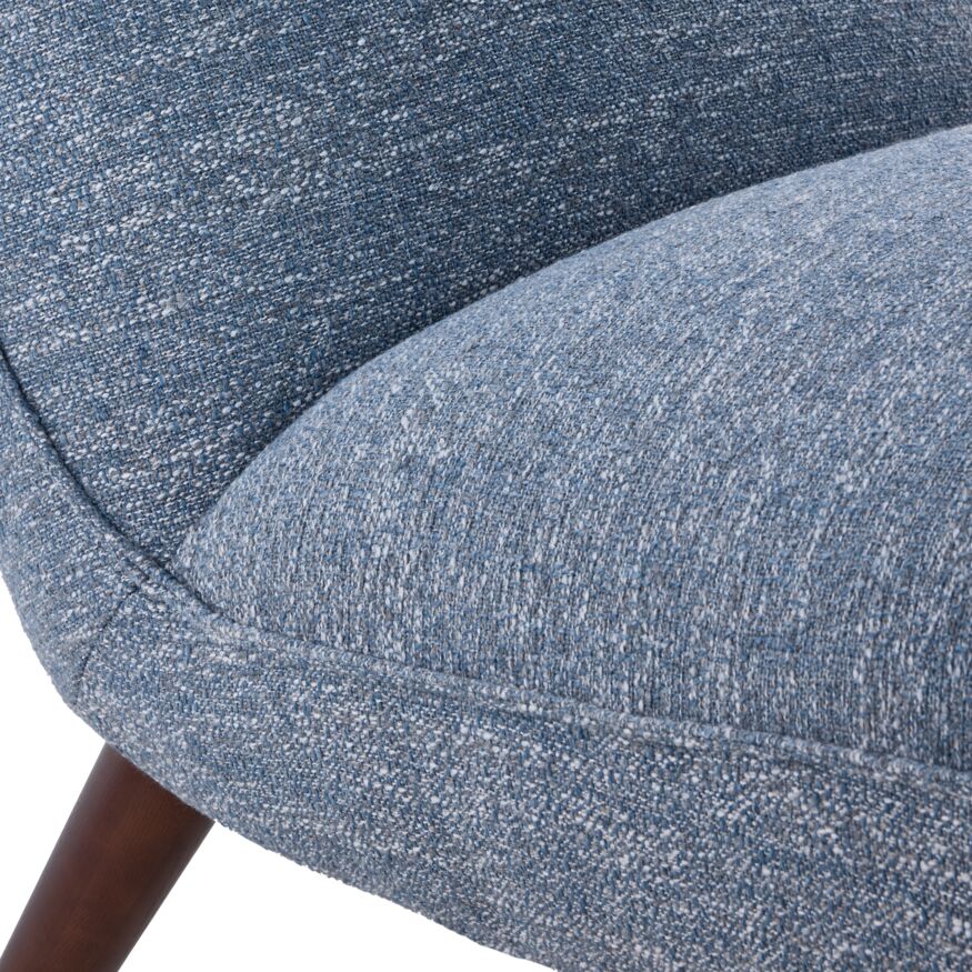 Modern Capri Accent Chair - Soft Blue Upholstered Lounge Chair for Living Room, Bedroom & Office - Comfortable Mid-Century Style Armchair with Sturdy Metal Legs - Perfect for Reading, Relaxing & Home Decor