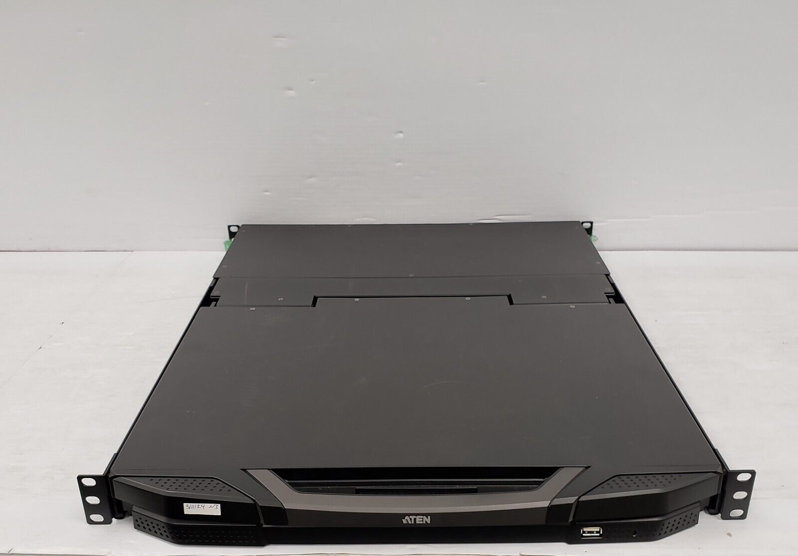 Aten CL3108NX 8-Port KVM Switch with LCD Display - Ideal for Data Centers, Server Rooms, and Multi-Computer Workstations