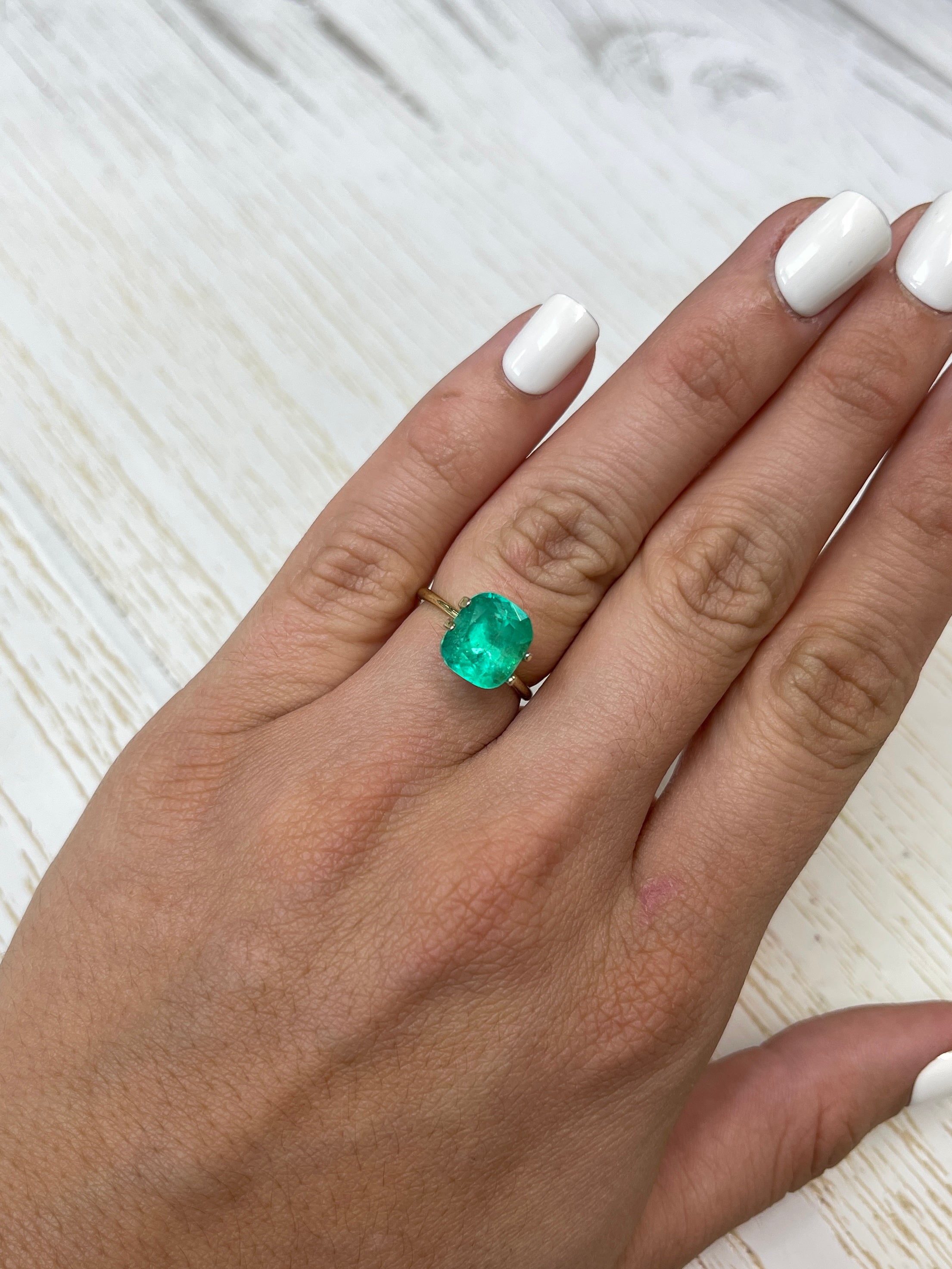 3.43 Carat Natural Colombian Emerald - Medium Green Cushion Cut Loose Gemstone for Jewelry Making, Engagement Rings & Fine Collections