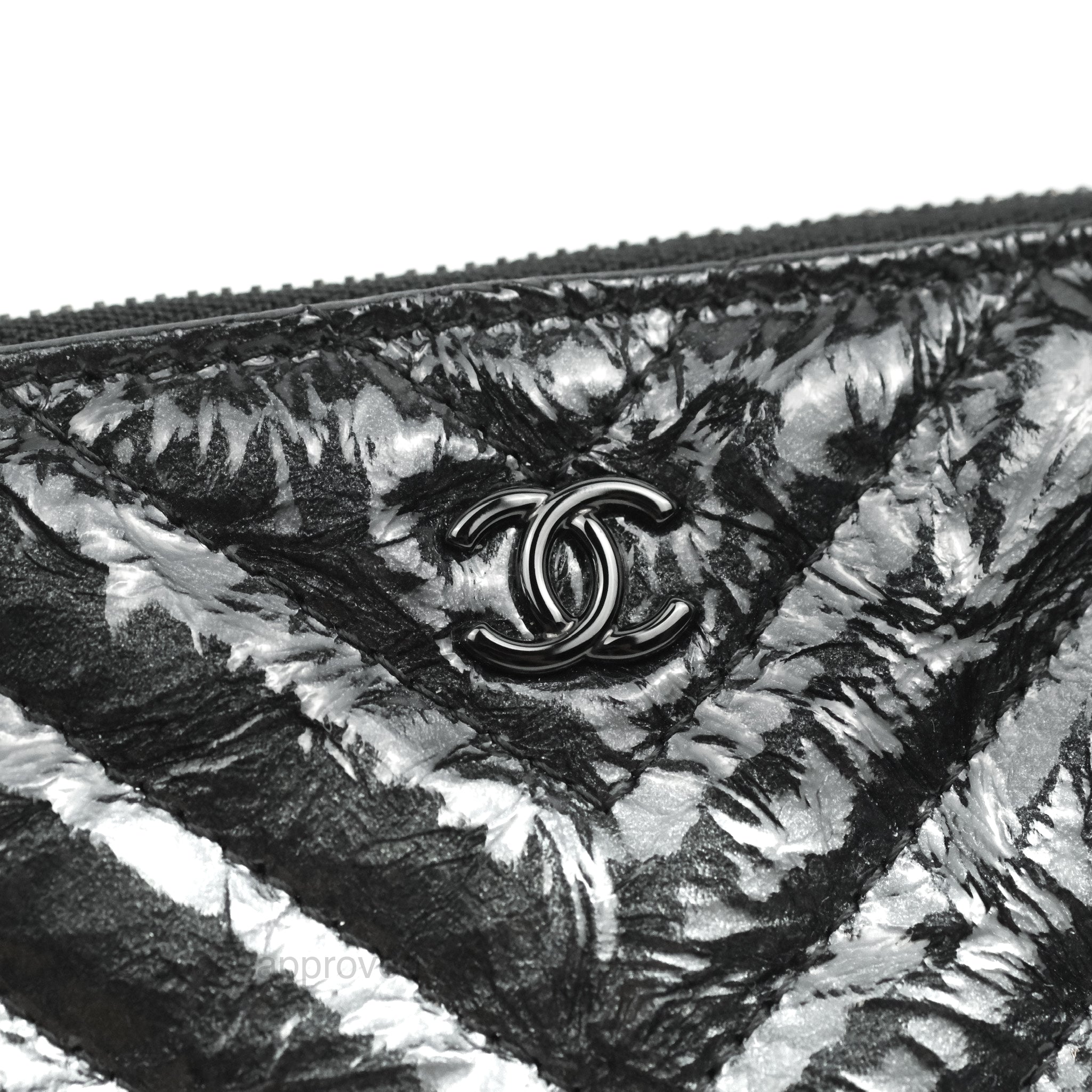 Chanel Chevron Mini O Case Black Shiny Aged Calfskin So Black - Luxury Crossbody Bag for Women, Perfect for Evening Parties, Date Nights & Travel Accessories