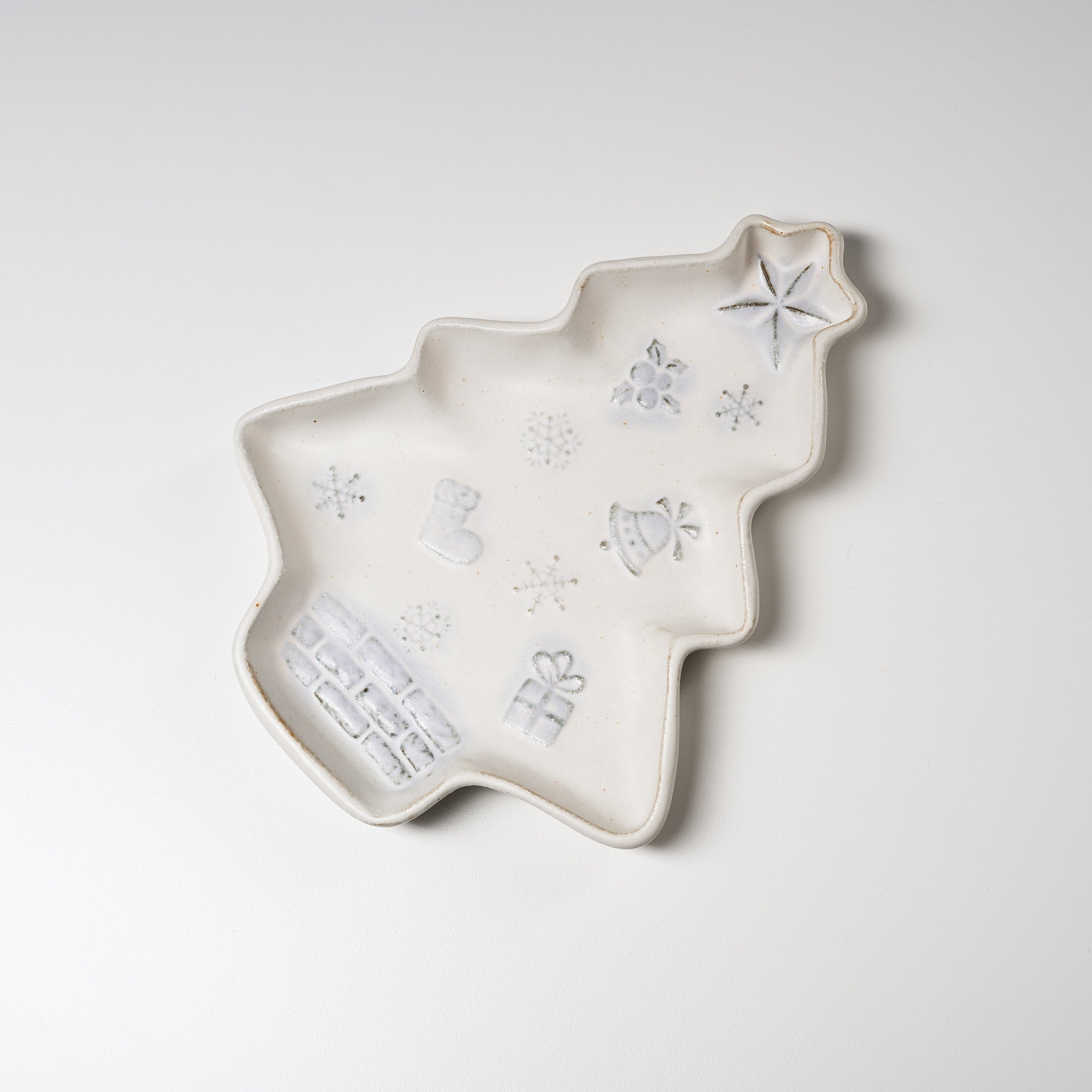 Wakasama Kiln Christmas Tree Plate - Handcrafted Ceramic Holiday Dinnerware for Christmas Decor & Festive Table Setting