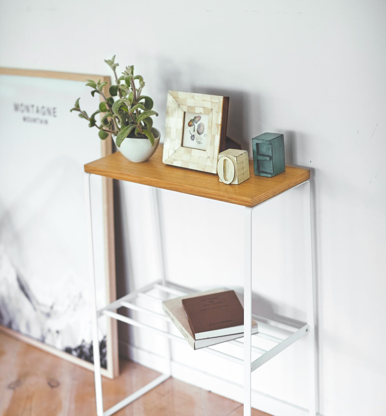 Modern End Table - 22 Inch Height - Sturdy Steel & Wood Construction - Perfect for Living Room, Bedroom, or Office Side Table