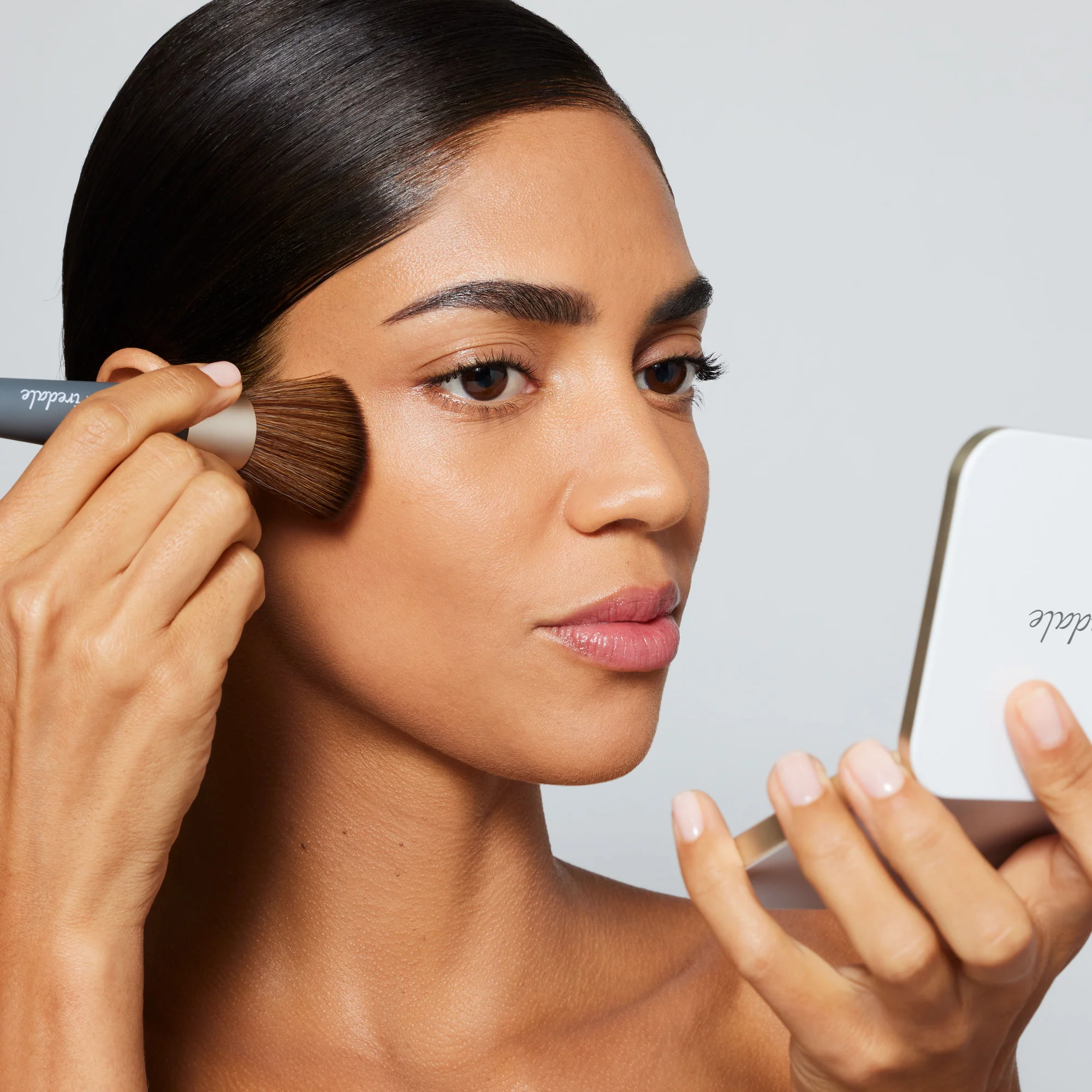 Jane Iredale The Handi Brush - Dual-Ended Kabuki & Concealer Brush for Flawless Makeup Application | Perfect for Travel & On-The-Go Touch Ups