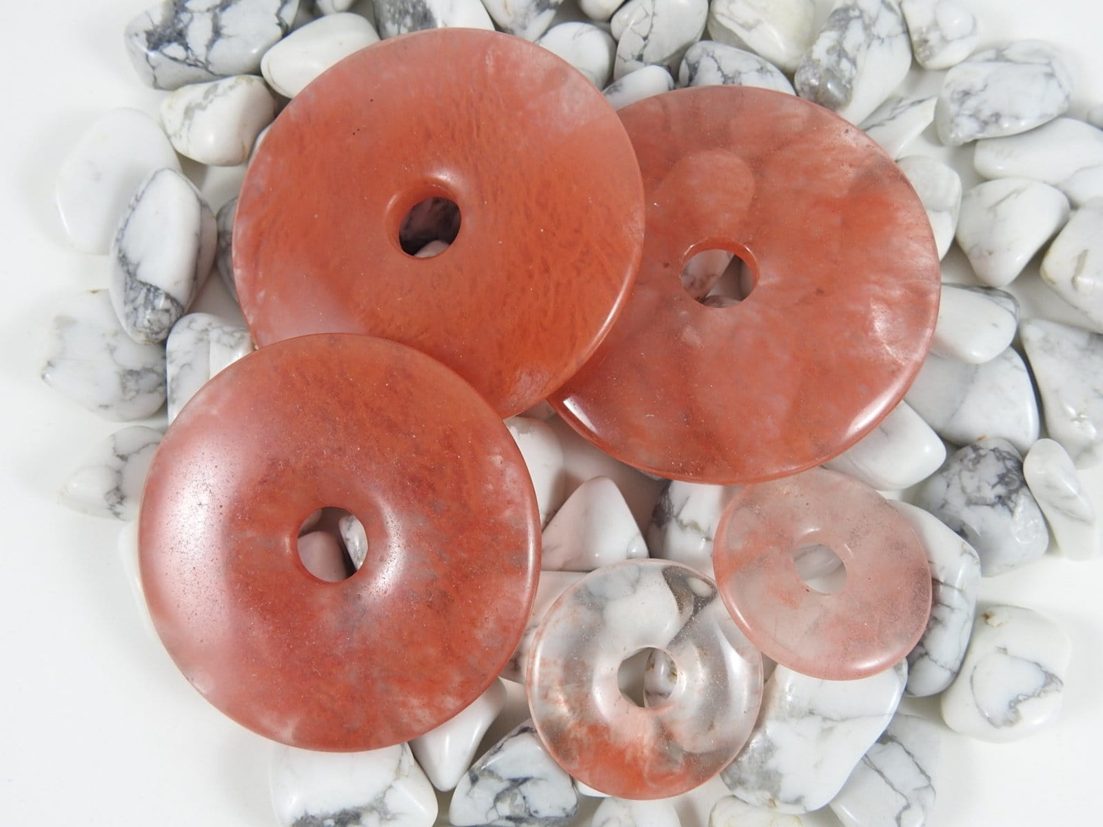Natural Cherry Quartz Donut Pendant Necklace - Healing Crystal Jewelry for Women, Chakra Balancing & Spiritual Protection - Perfect for Meditation, Yoga & Boho Fashion
