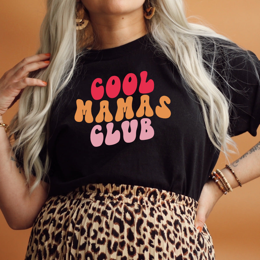 Cool Mamas Club Wave Graphic T-Shirt - Trendy Women's Casual Tee for Beach Outings & Summer Style