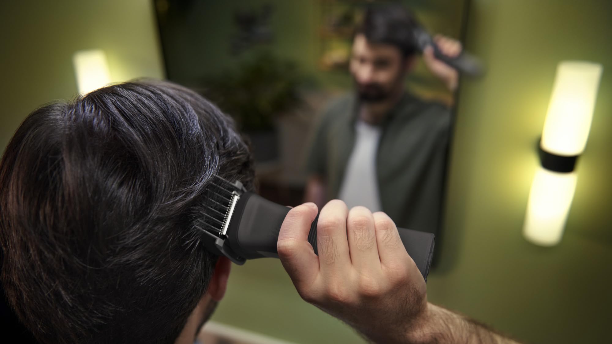 Philips Multi Groomer All-in-One Trimmer Series 7000 (MG7960/28) - Men's Grooming Kit for Beard, Hair, Body & Nose - No Blade Oil Needed - Perfect for Travel, Home & Gym Use
