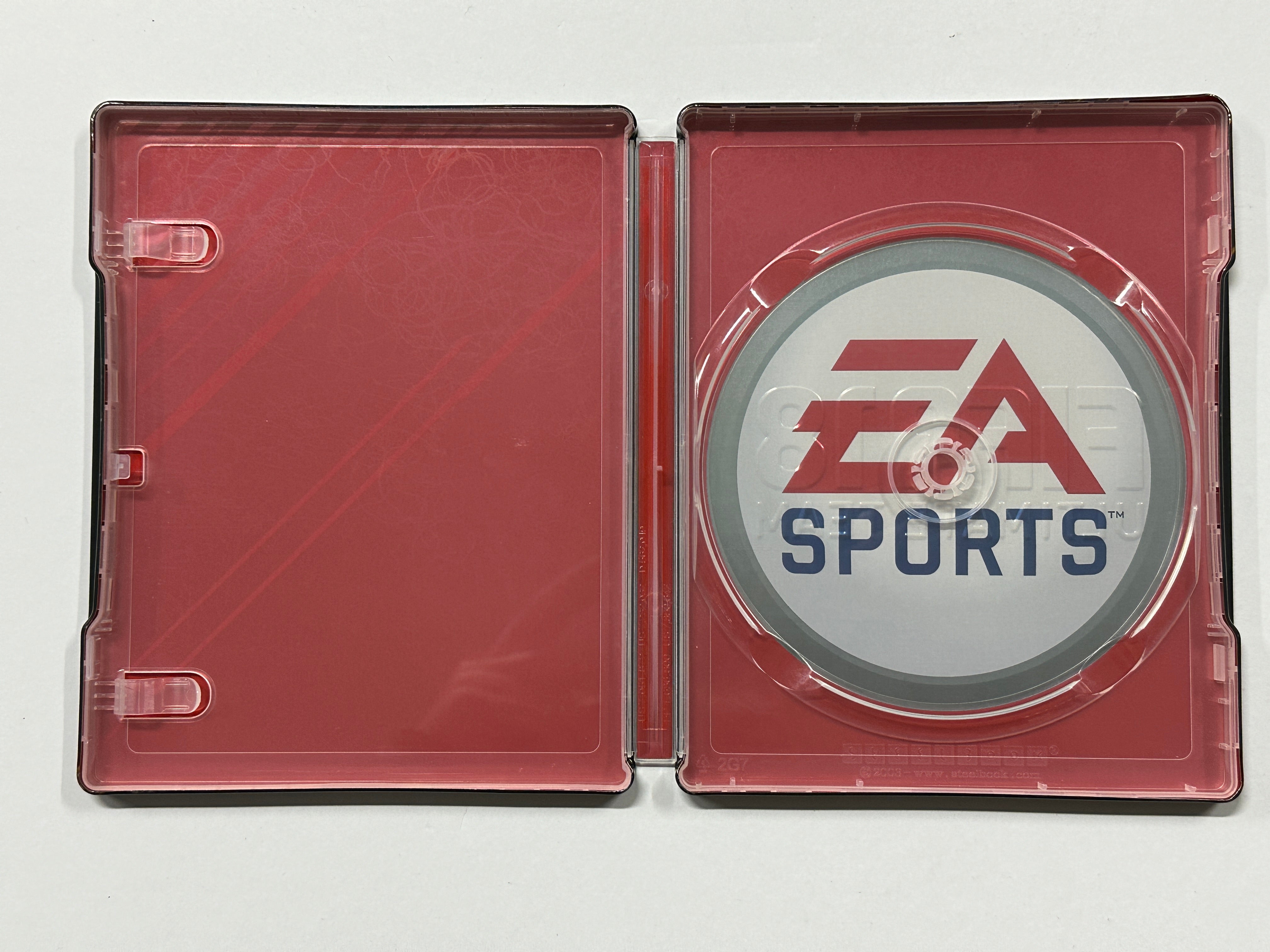 FIFA 18 Ultimate Team Steelbook Case - Official PS4/Xbox One Game Cover - Collectible Metal Case for Video Game Storage & Display - Perfect for Gamers & Collectors