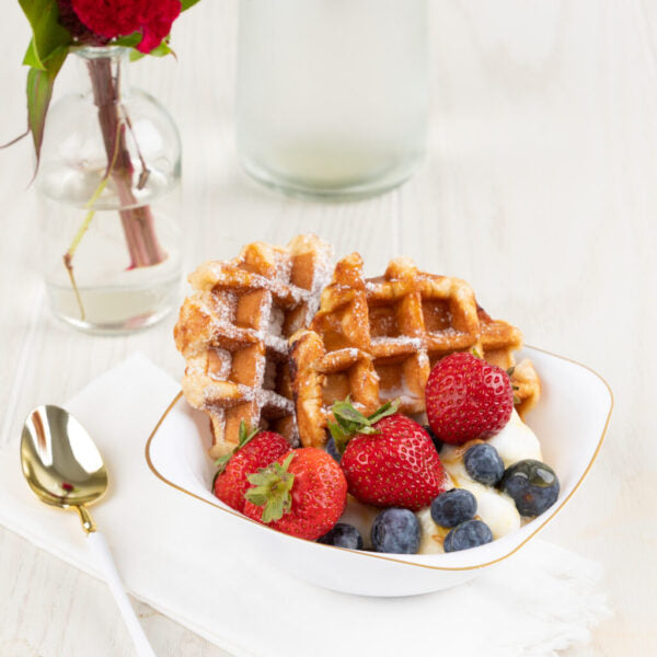10-Pack White & Gold Square Plastic Plates - Eco-Friendly Disposable Dinnerware for Parties, Picnics & Outdoor Events