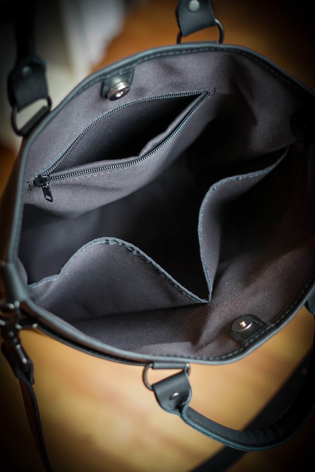 Stylish Flat Black Handbag for Women - Trendy Crossbody Purse with Adjustable Strap, Perfect for Work, Travel & Everyday Use