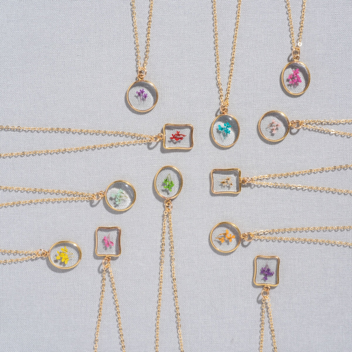 Tiny Birth Flower Portrait Necklace - Personalized Floral Jewelry Gift for Women - Perfect for Birthdays, Anniversaries & Mother's Day
