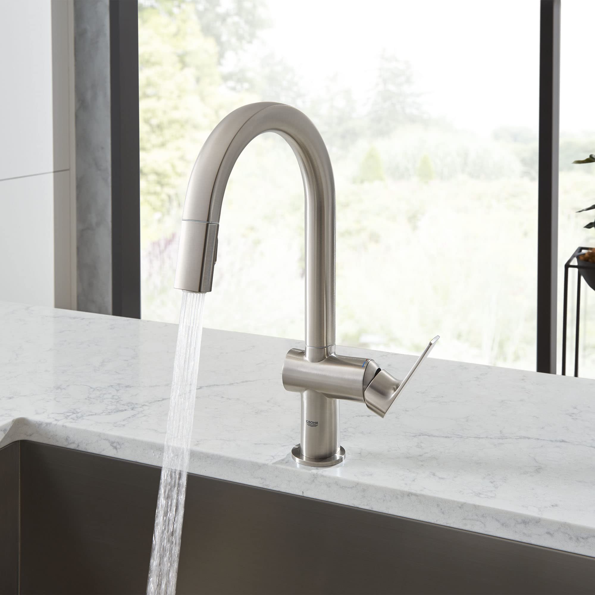 Grohe 30377000 Stainless Steel Pull-Down Kitchen Faucet with High Arc Spout - Perfect for Modern Home Kitchens and Restaurant Use
