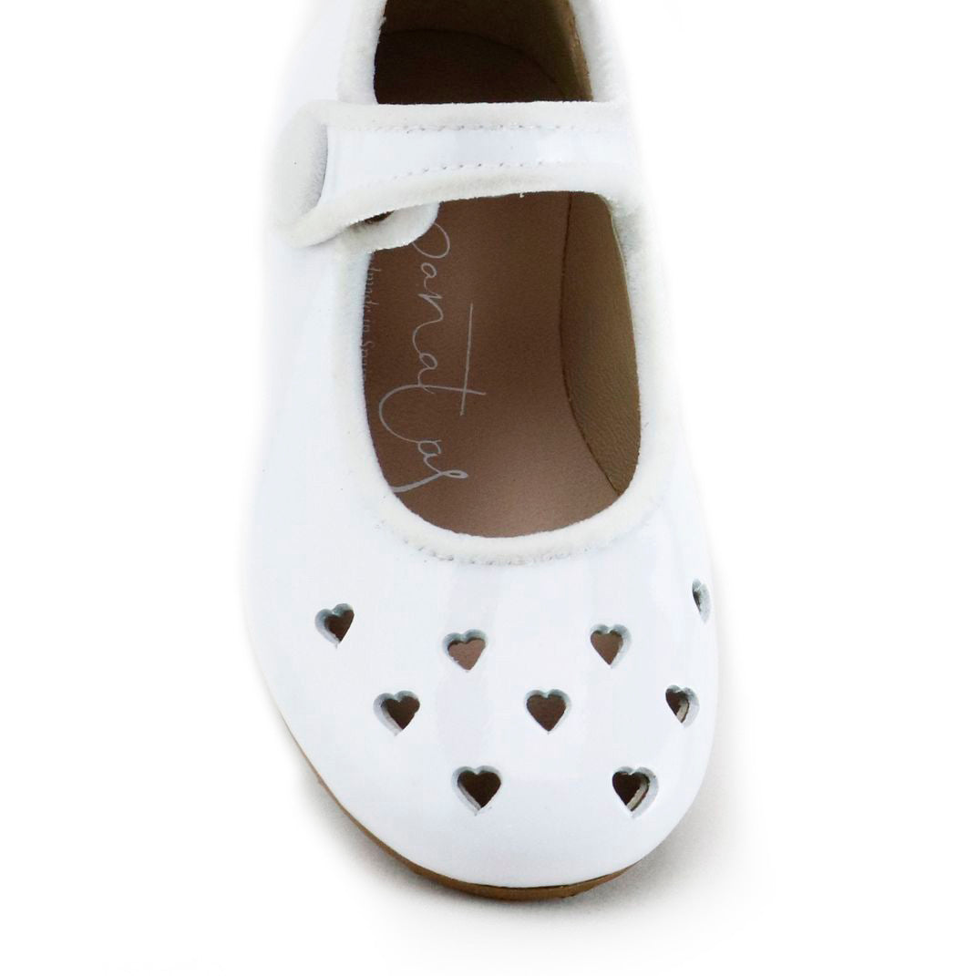 Papanatas White Patent Heart Mary Jane Shoes - Elegant & Comfortable Girls' Dress Shoes for Weddings, Parties & Special Occasions