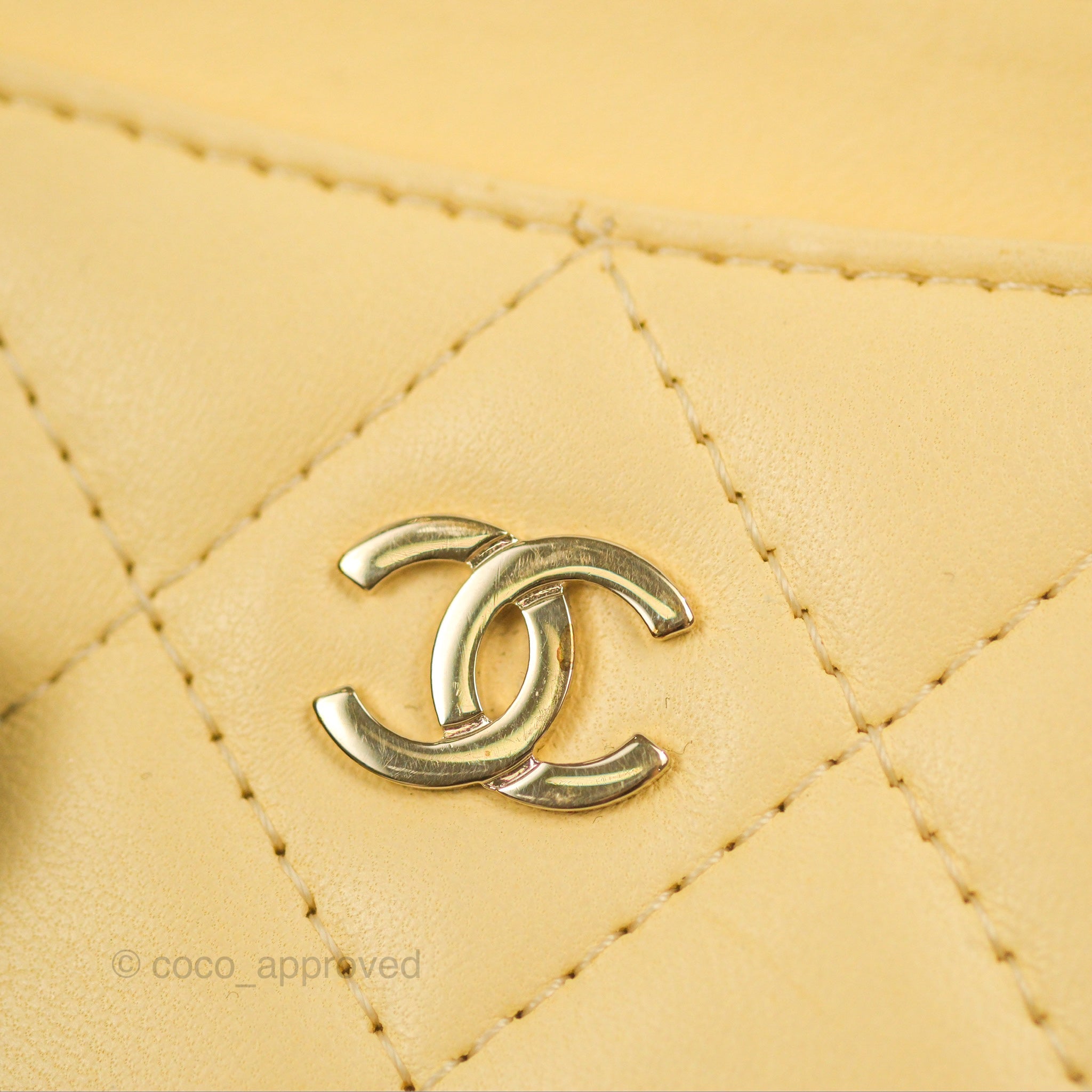 Chanel Classic Lambskin Flat Card Holder with Yellow Gold Hardware - Luxury Slim Wallet for Women, Perfect for Everyday Use & Gift Giving