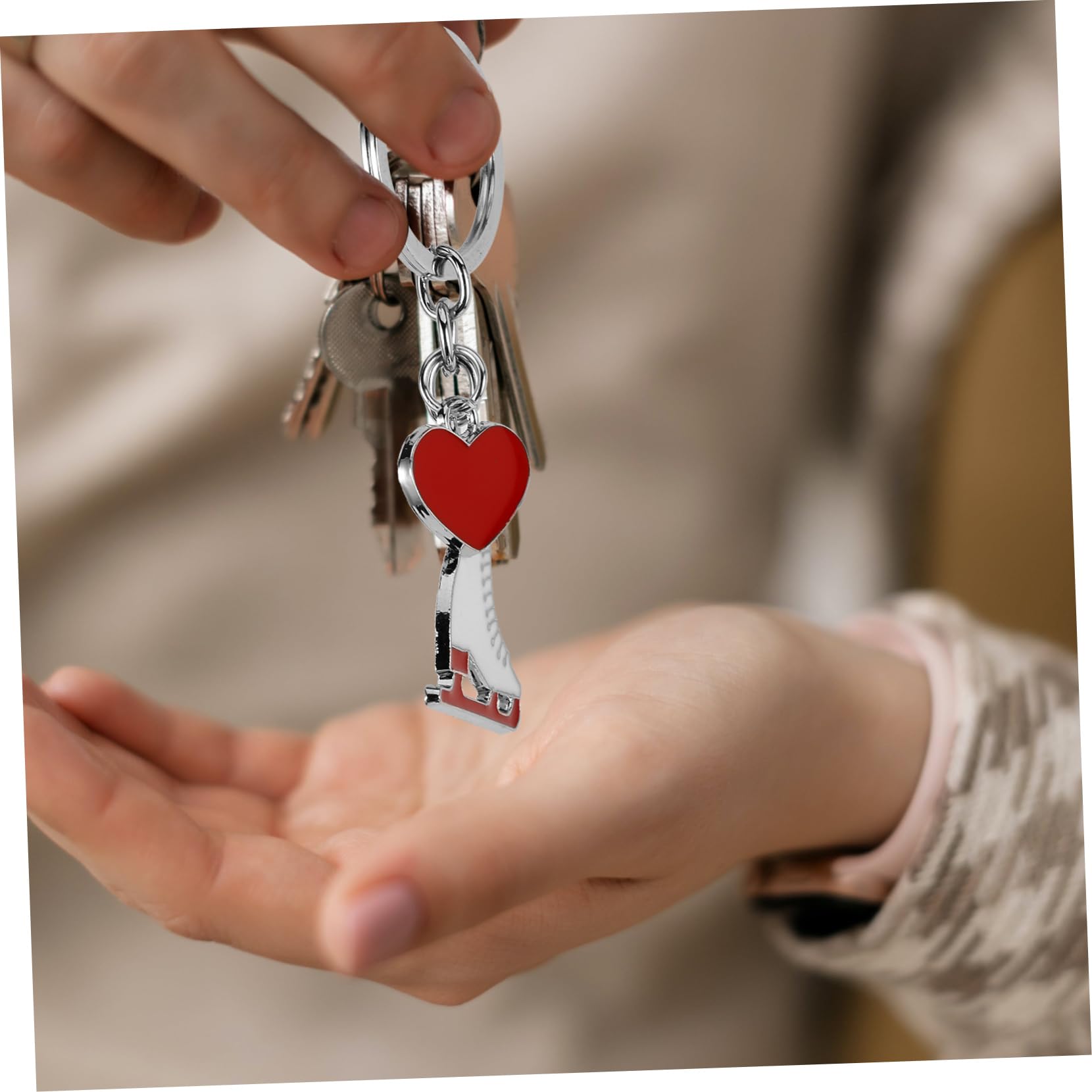BCOATH Ice Skating Skates Keychain - Stainless Steel Key Holder for Women & Men - Fashionable Winter Sports Accessory - Perfect for Ski Jackets, Backpacks, and Gift Giving