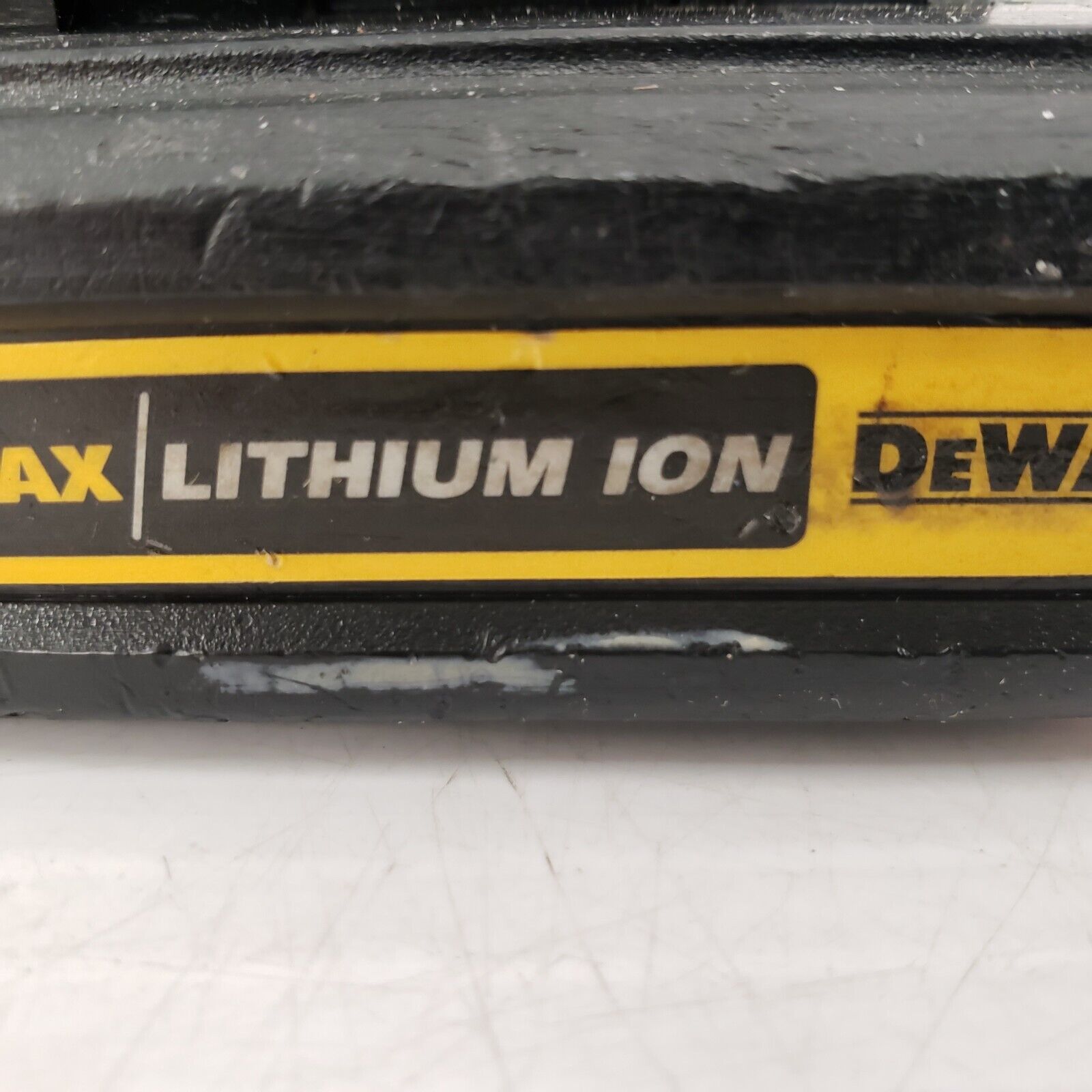 DEWALT DCB207 20V MAX Lithium-Ion Battery Replacement - Compatible with DEWALT 20V Tools - Power Drills, Saws, Flashlights & More - Perfect for Construction, DIY Projects & Home Improvement