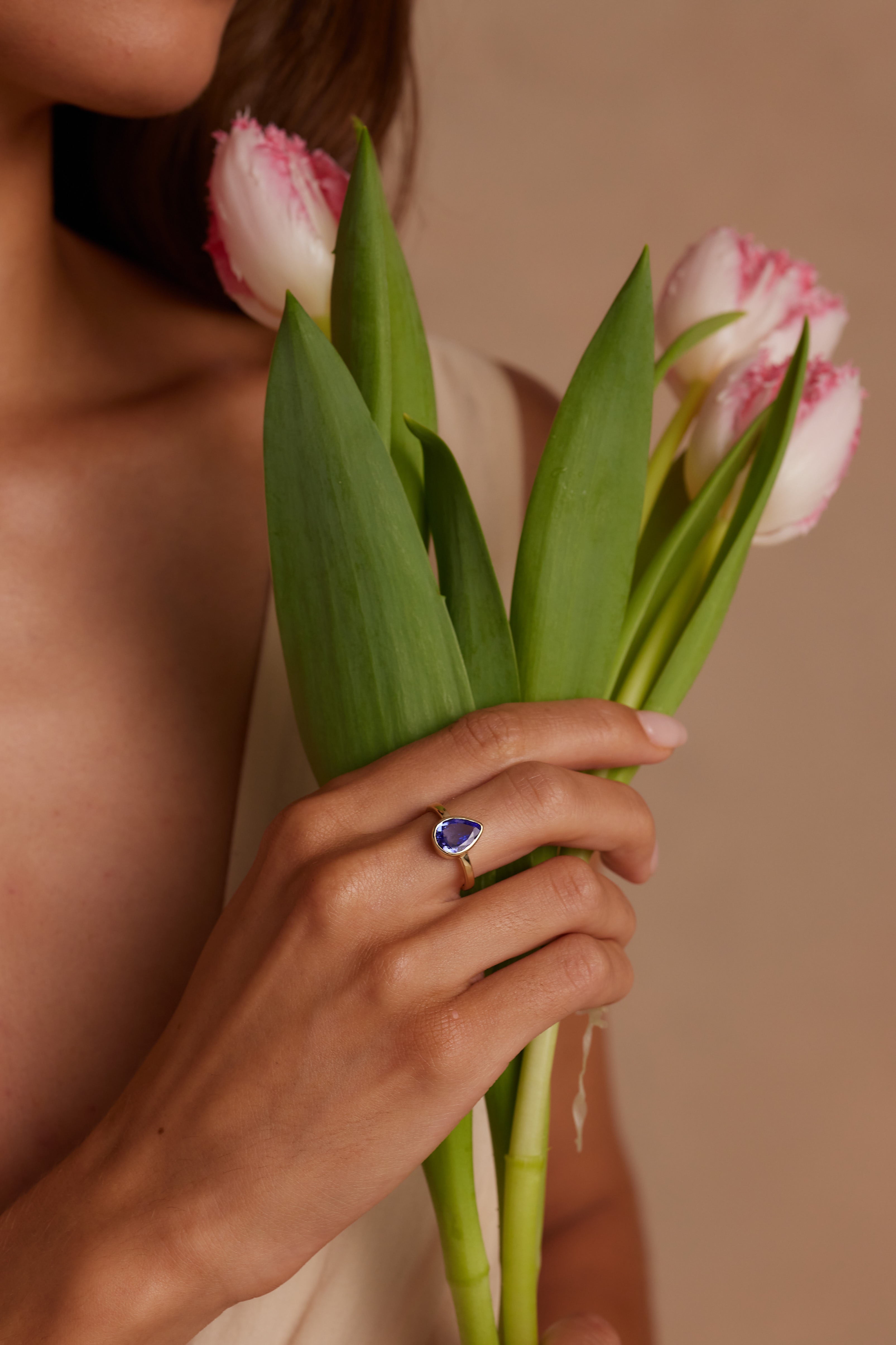 Exquisite Bezel Set Pear Tanzanite Gemstone Jewelry for Engagement Rings & Special Occasions