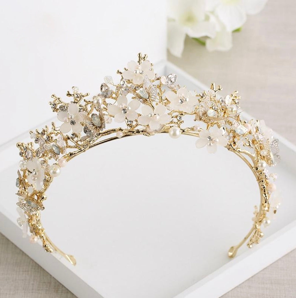 Elegant Butterfly Tiara for Women - Princess Crown Hair Accessory for Weddings, Parties & Costumes