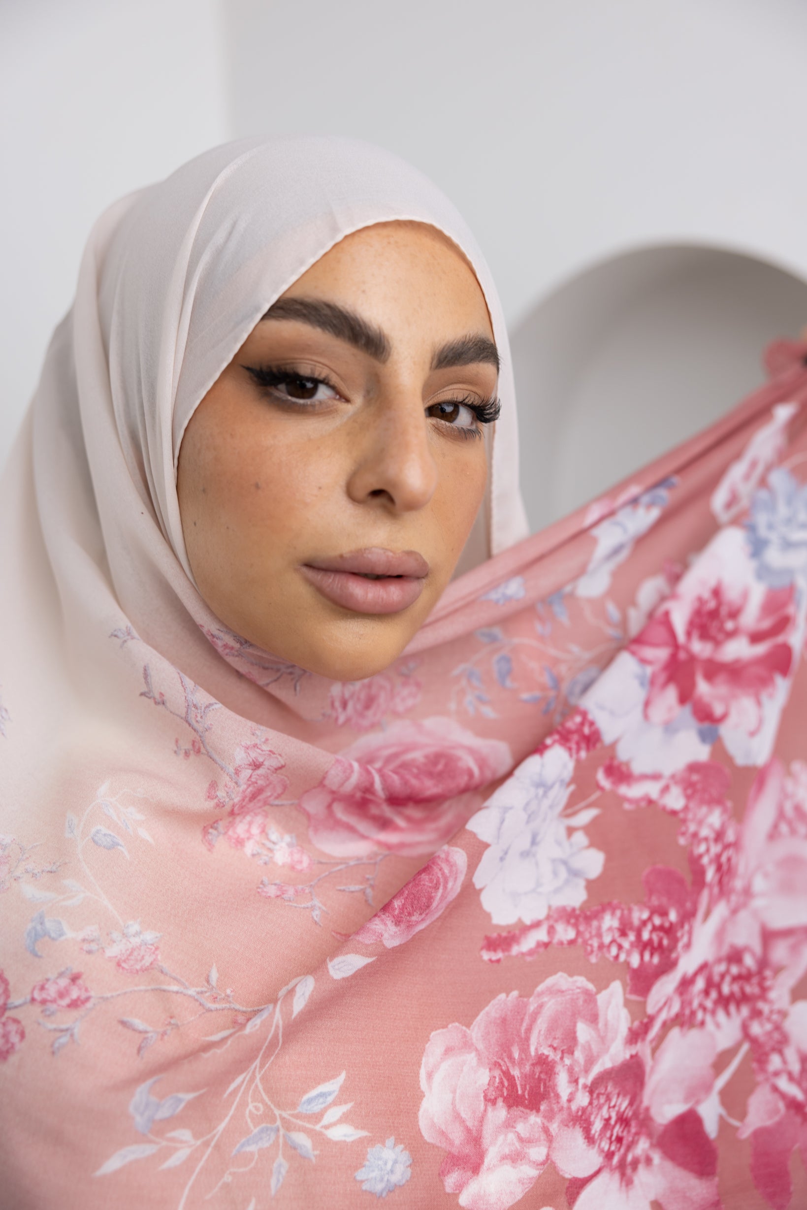 Stylish Holly Printed Shawl - Soft Winter Wrap for Women - Perfect for Christmas, Parties & Cold Weather Fashion