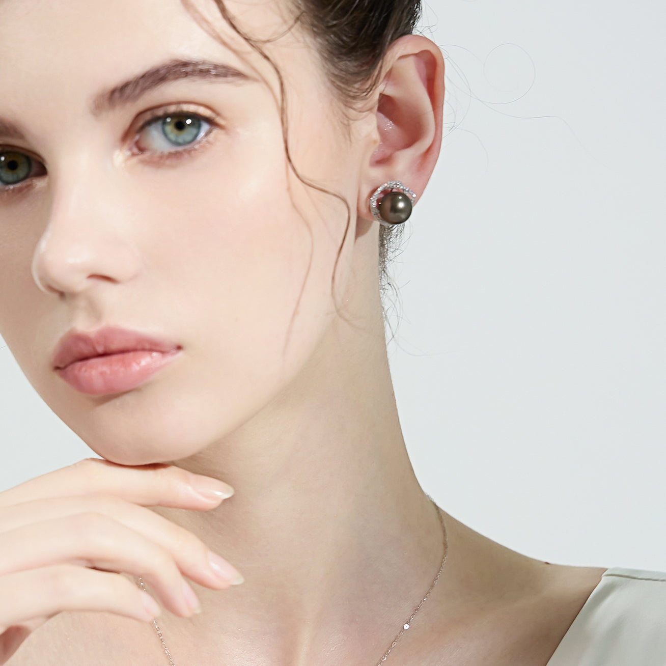 18K Gold Tahitian Pearl Earrings - Genuine Black Pearl Stud Earrings for Women, Luxury Jewelry Gift for Her - Perfect for Weddings, Parties & Special Occasions