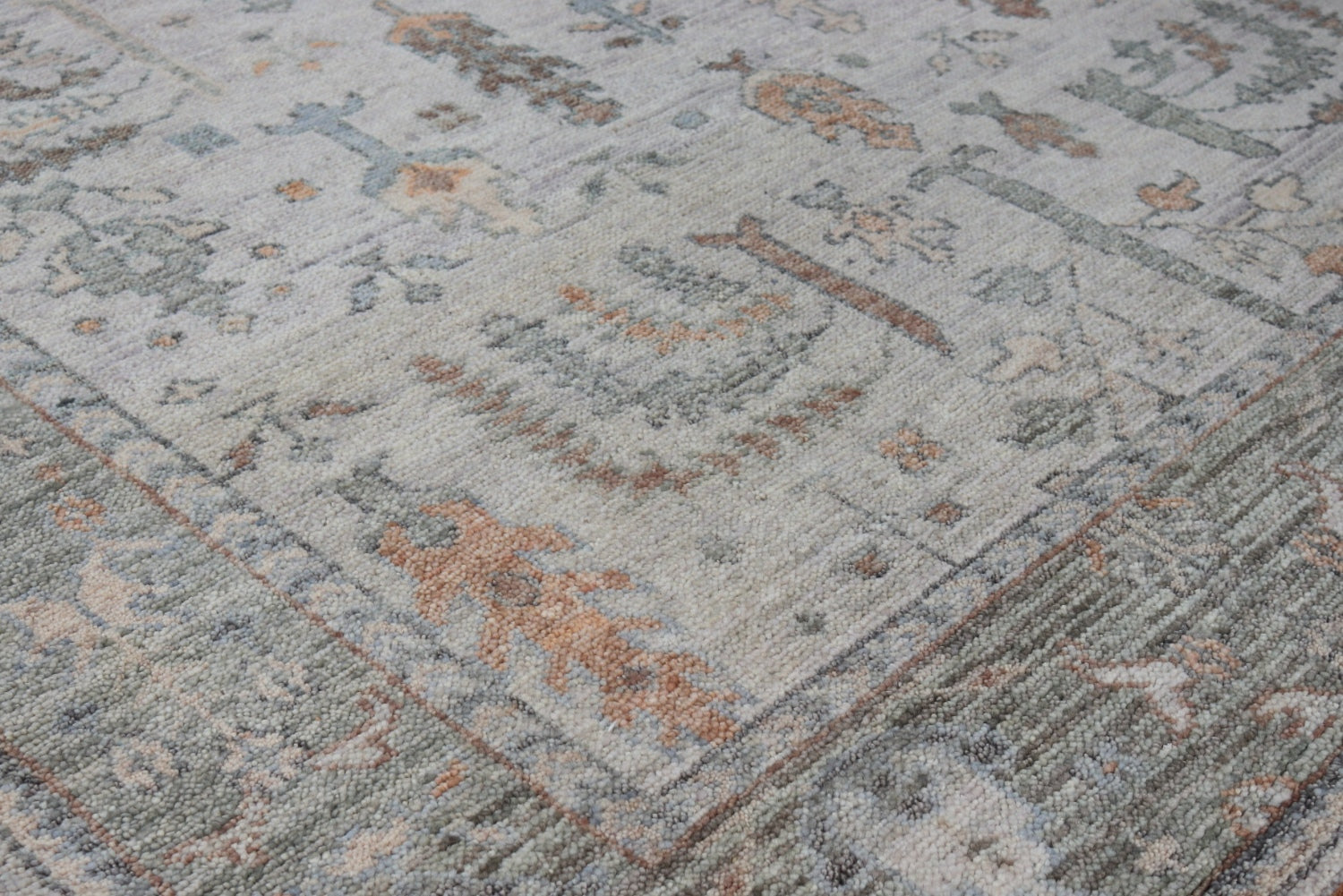 Handwoven Bakshaish Tribal Rug J71680 - Authentic Persian Tribal Design, Soft & Durable for Living Room, Bedroom, or Office Decor