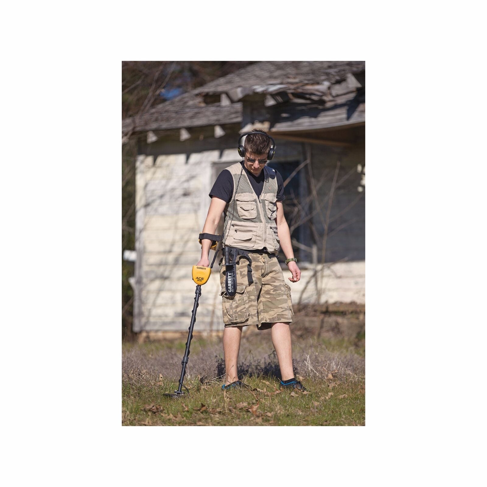 Garrett ACE 300 Metal Detector with Waterproof Search Coil & Pro Pointer AT - Professional Metal Detecting for Treasure Hunting, Beach, Park & Gold Prospecting