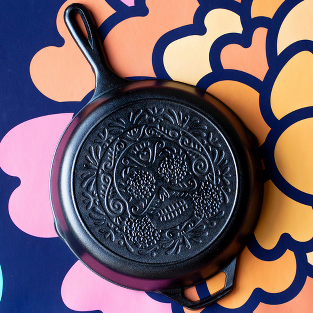 Cast Iron Sugar Skull Skillet - 10.2 Inch Non-Stick Pan for Baking, Cooking & Serving - Perfect for Halloween, Dia de los Muertos & Themed Parties