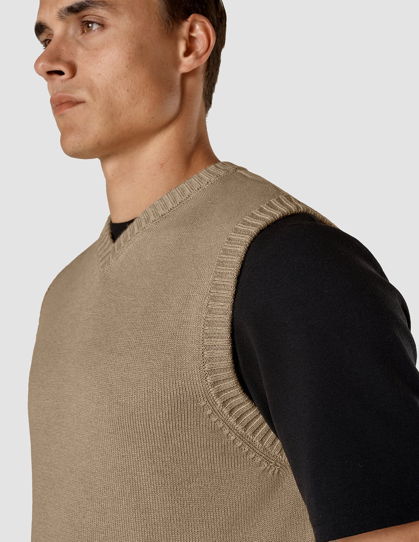 Men's Heavy Knit Vest in Khaki - Warm Winter Layering for Outdoor Activities & Casual Wear