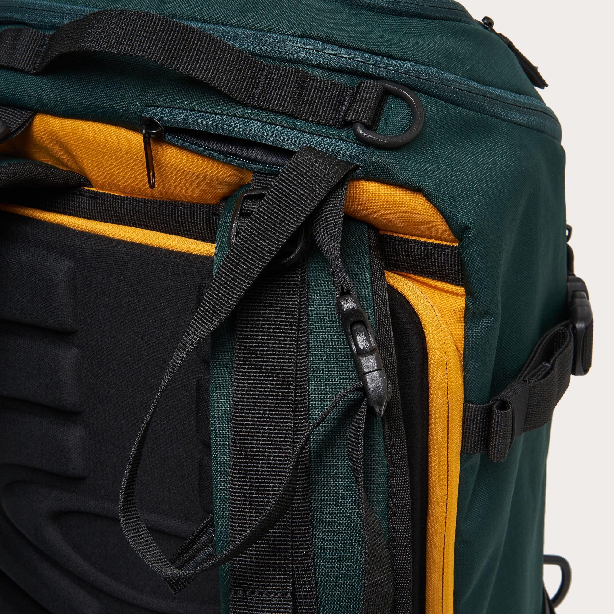Oakley Peak RC 25L Backpack - Durable Hiking & Travel Backpack with Helmet Holder, Water-Resistant, Hunter Green - Perfect for Outdoor Adventures, Cycling & Commuting