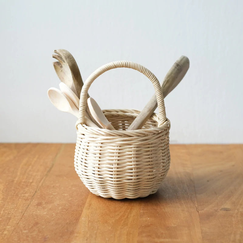 Fresh Berry Basket - Durable Plastic Fruit Container for Strawberries, Blueberries & Raspberries - Perfect for Farmers Market, Picnics & Kitchen Storage