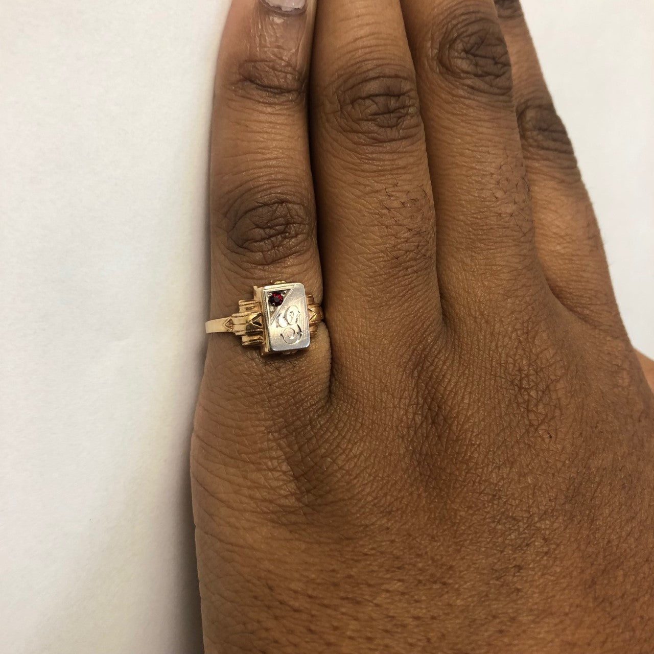 Personalized Engraved Initial 'G' Signet Ring - 0.04ct Diamond, Size 7.25 - Elegant Monogram Jewelry for Men & Women, Perfect Gift for Anniversary, Wedding, or Birthday