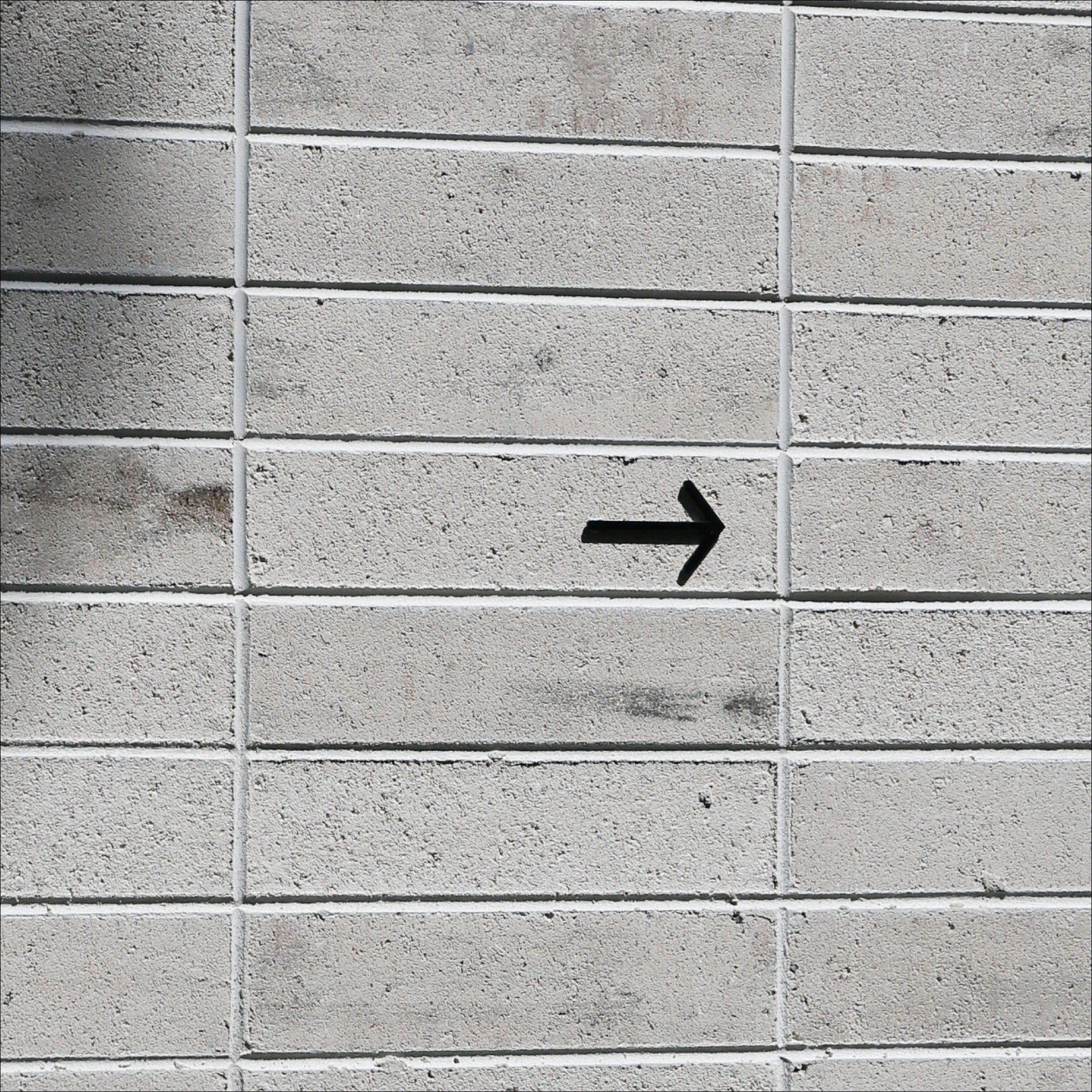 DESIGNSTUFF Black Arrow Signage - Durable Outdoor Directional Sign for Streets, Parking Lots & Events