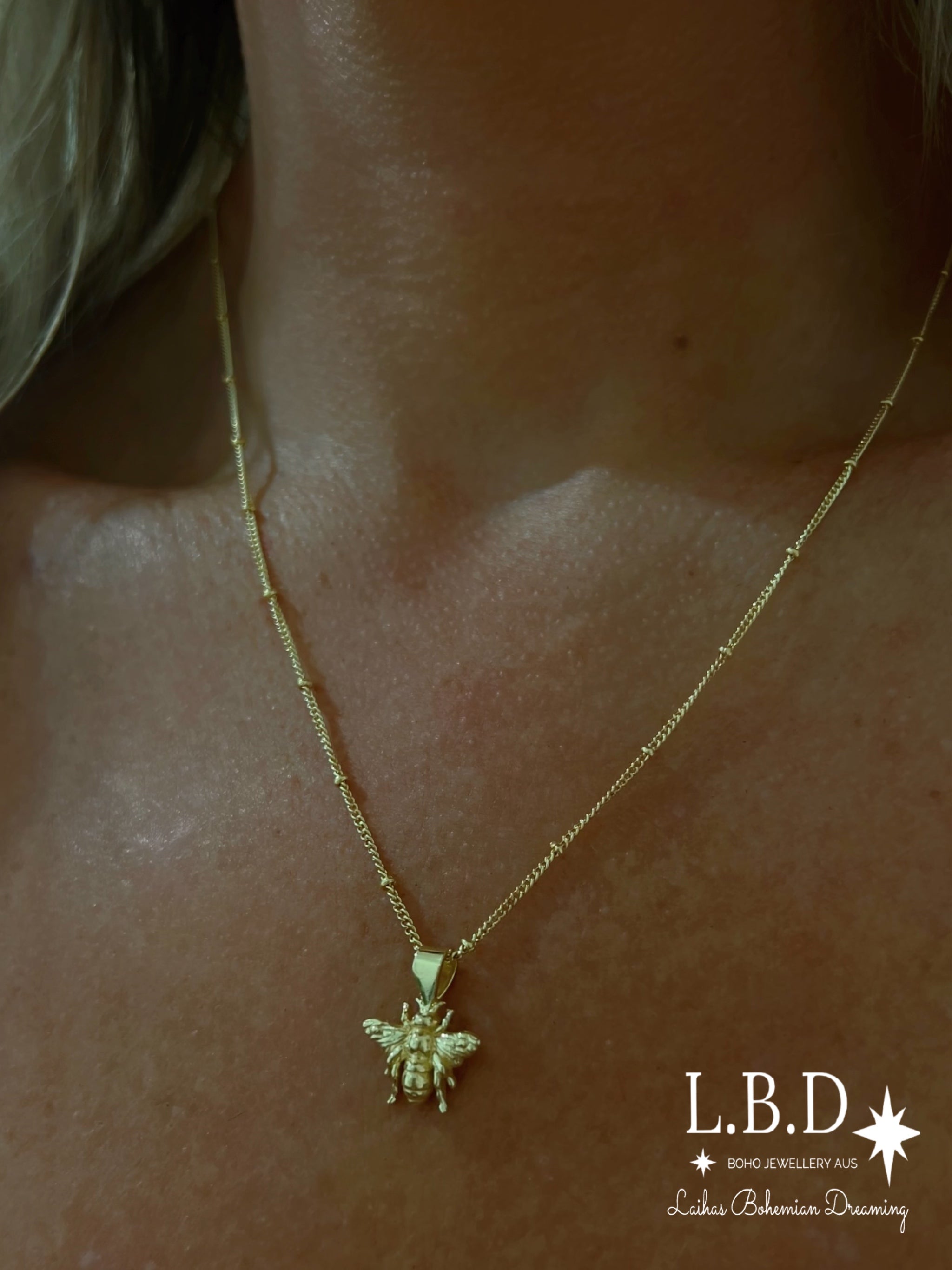 Laihas Prestige 14K Gold Bee Pendant Necklace for Women - Elegant Jewelry Gift for Birthday, Anniversary & Valentine's Day - Perfect for Everyday Wear & Special Occasions