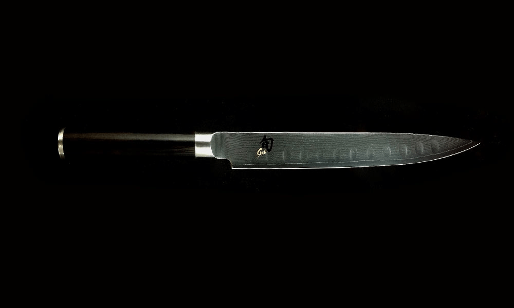 Shun Classic 8-Inch Slicing Knife - 225mm Japanese High-Carbon Stainless Steel Blade - Precision Cut for Sushi, Roasts & Deli Meats - Perfect for Professional Chefs & Home Cooking Enthusiasts