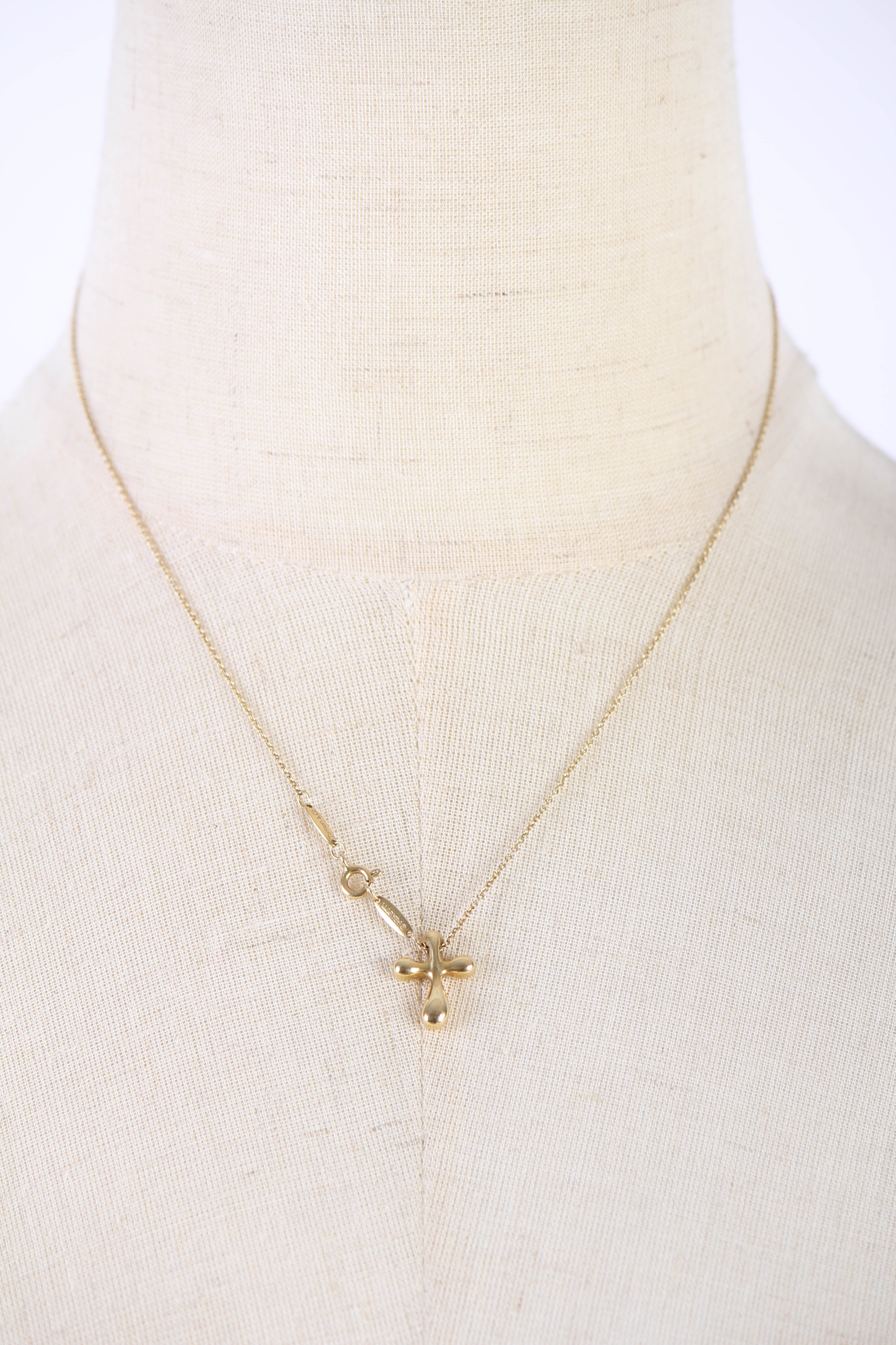 18K Gold Cross Pendant Necklace for Women - Elegant Religious Jewelry Gift for Baptism, First Communion & Everyday Wear