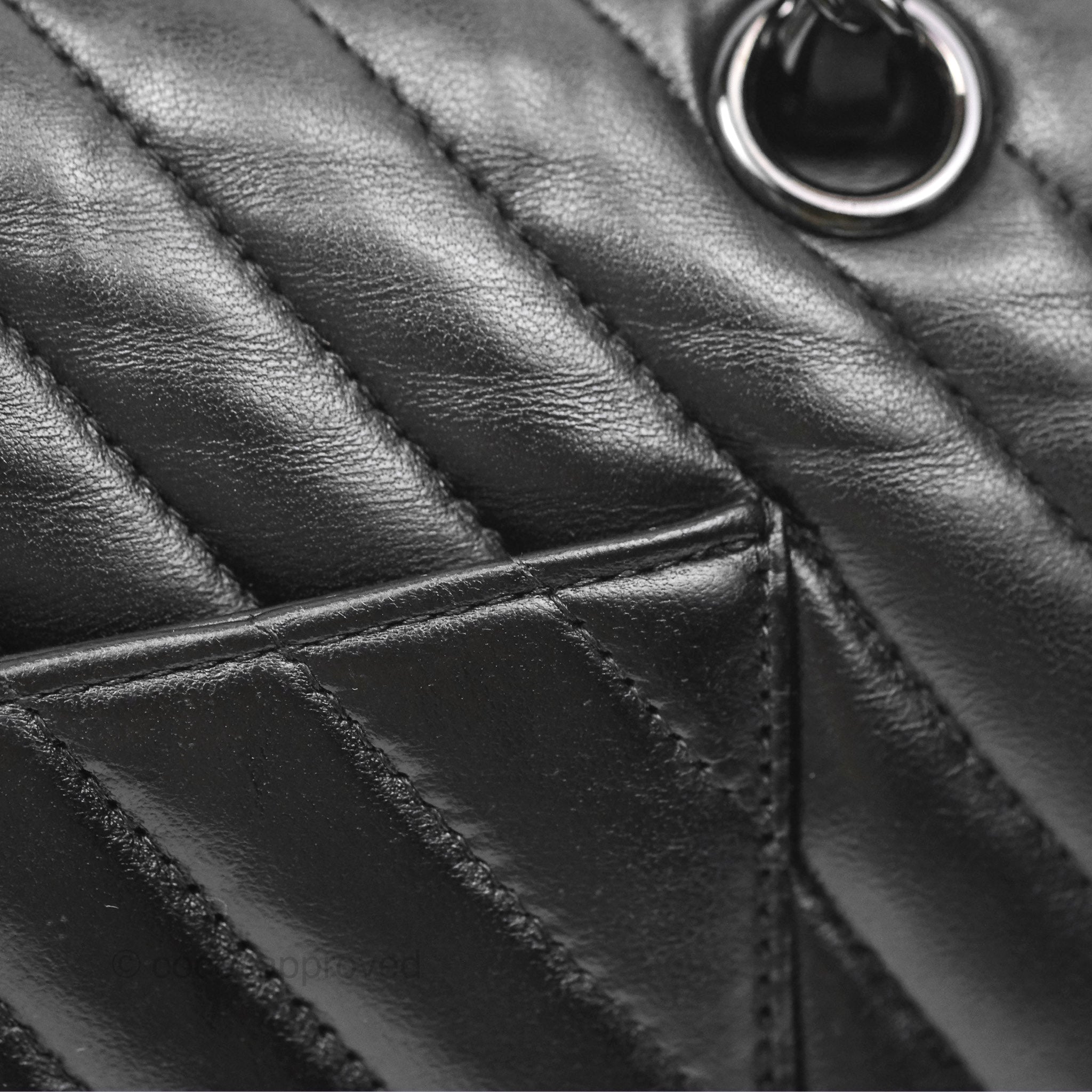Chanel Classic Medium Flap Bag Chevron So Black Calfskin Leather - Perfect for Evening Events & Luxury Fashion Accessories