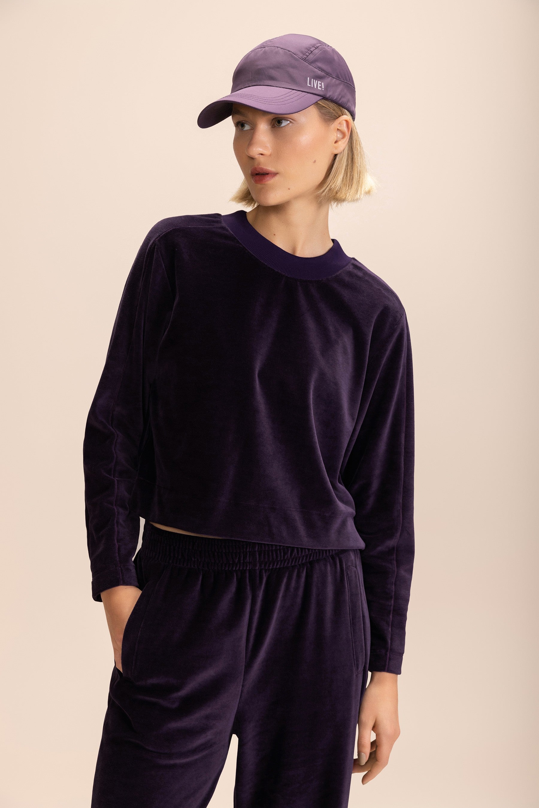 Cozy Frosty Sweatshirt for Women & Men - Soft Fleece Pullover Hoodie for Winter & Fall - Perfect for Casual Wear, Outdoor Activities & Lounge