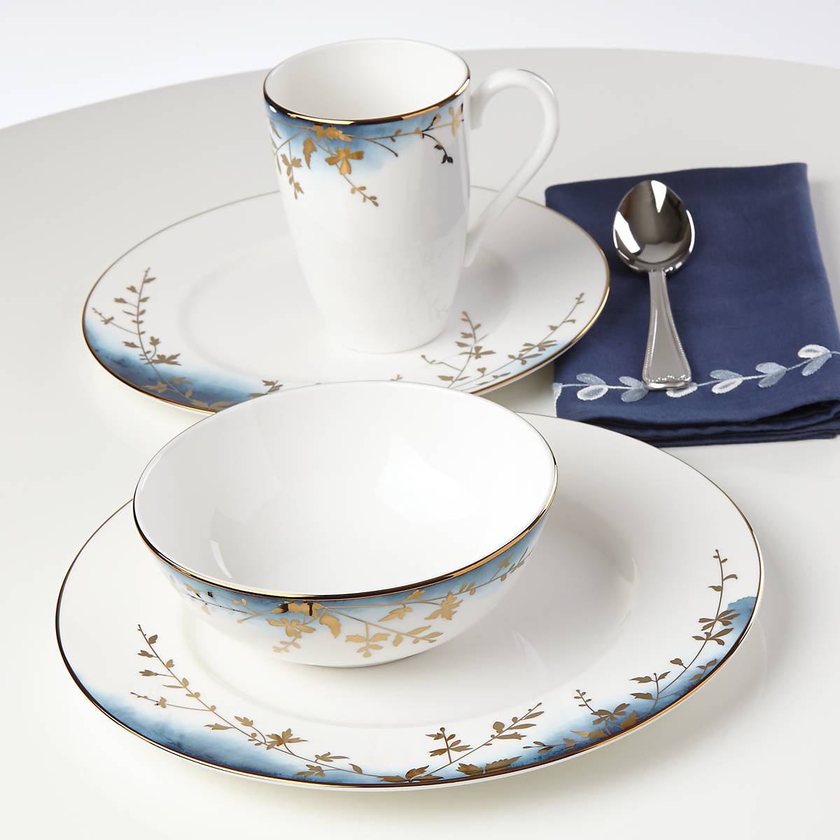 Highgrove Park 4-Piece Dinnerware Set - Elegant Stoneware Plates & Bowls for Formal Dining, Everyday Meals & Special Occasions